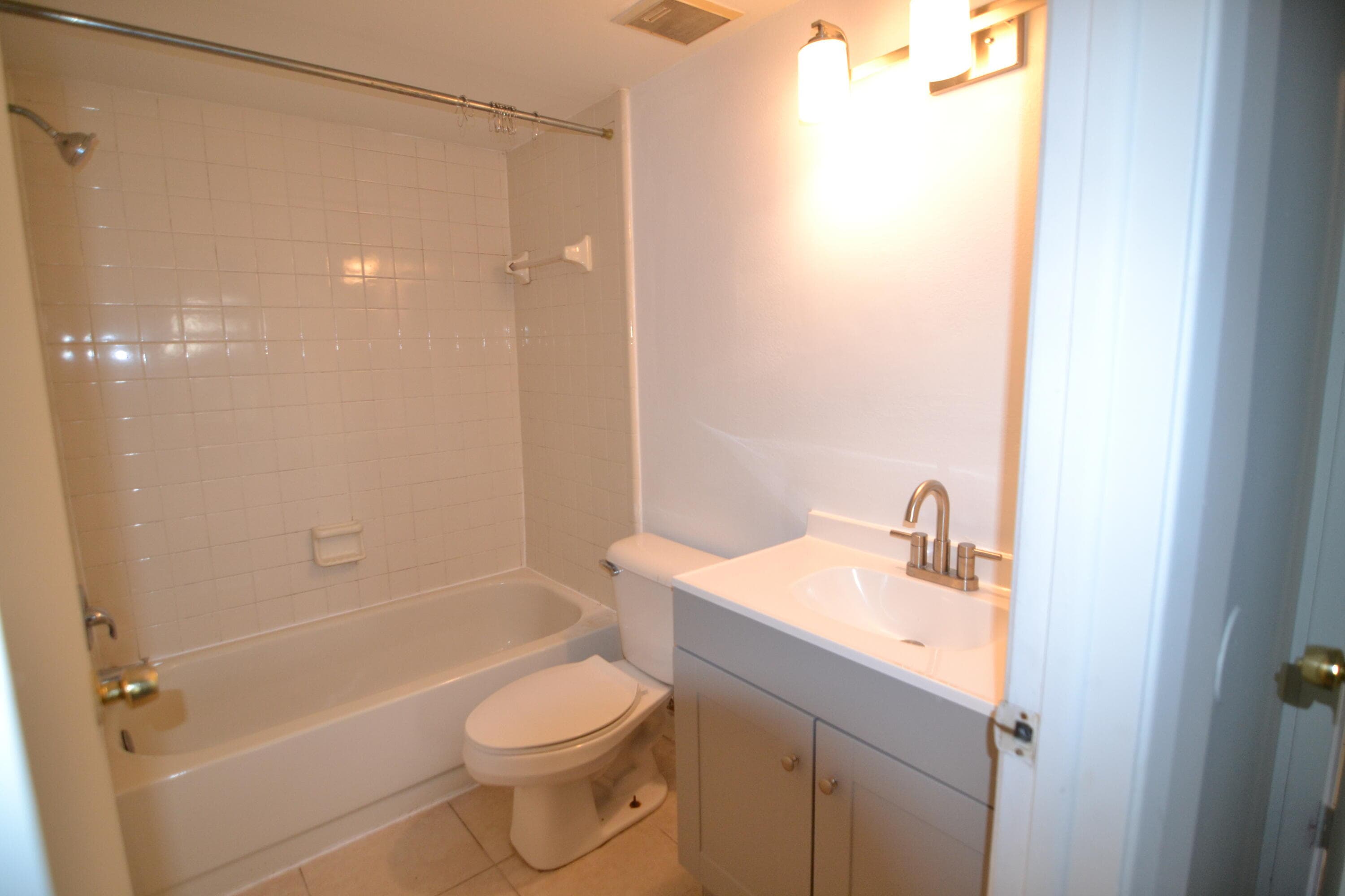 14308 Hanging Moss Circle 102, Tampa, FL 33613 — photo 10 of 19