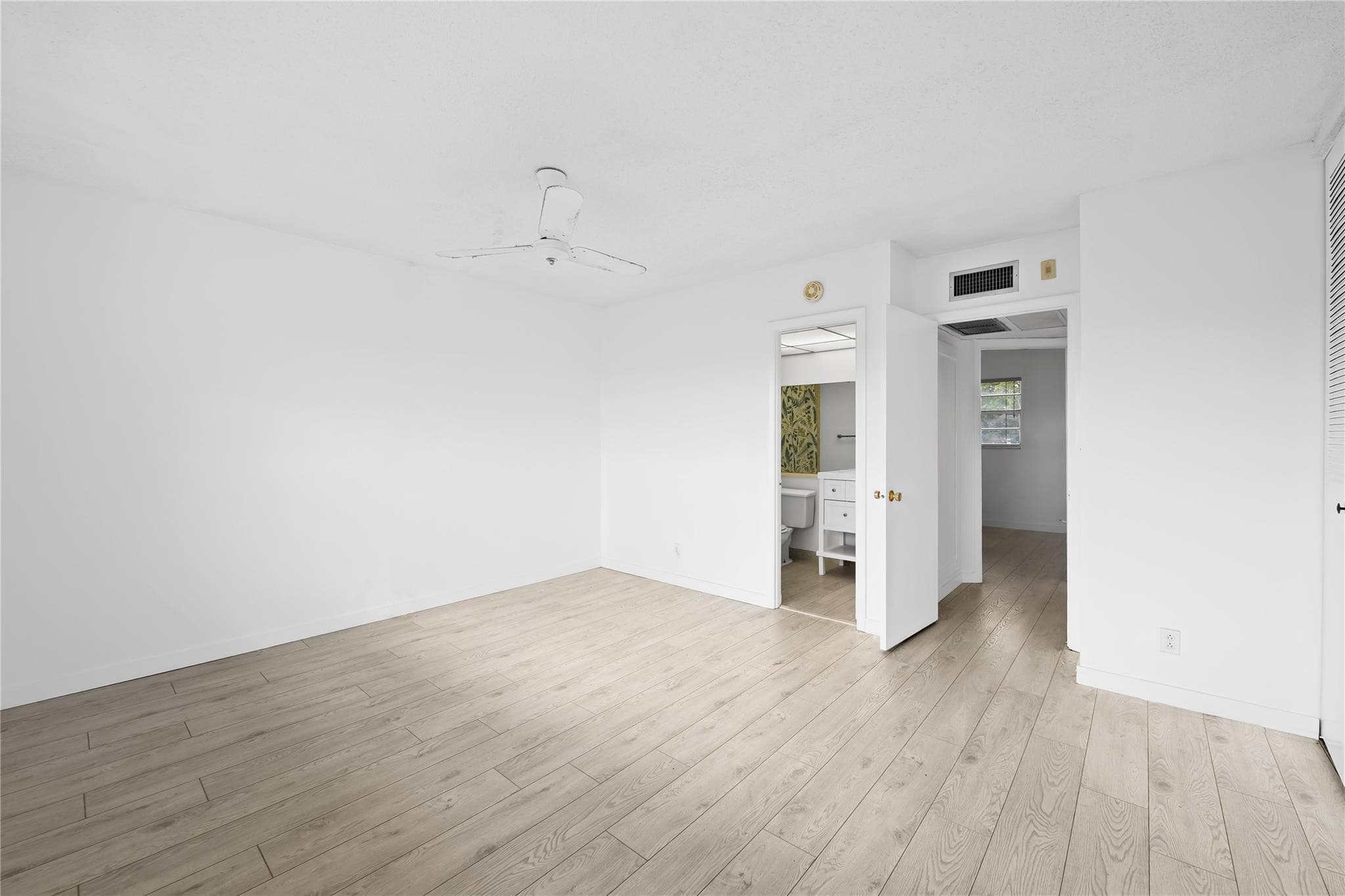 5031 W Oakland Park Boulevard 309, Lauderdale Lakes, FL 33313 — photo 11 of 23