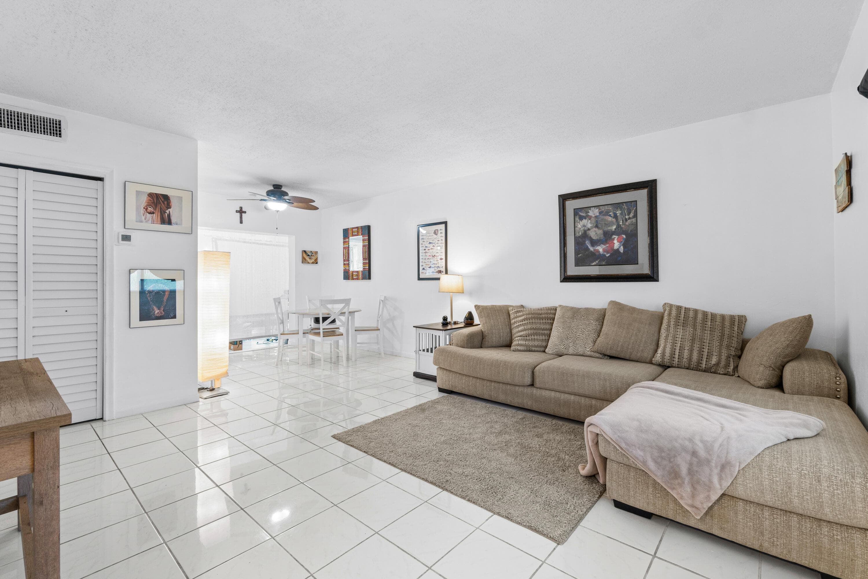 658 NE 6th Court E E, Boynton Beach, FL 33435 — photo 4 of 26