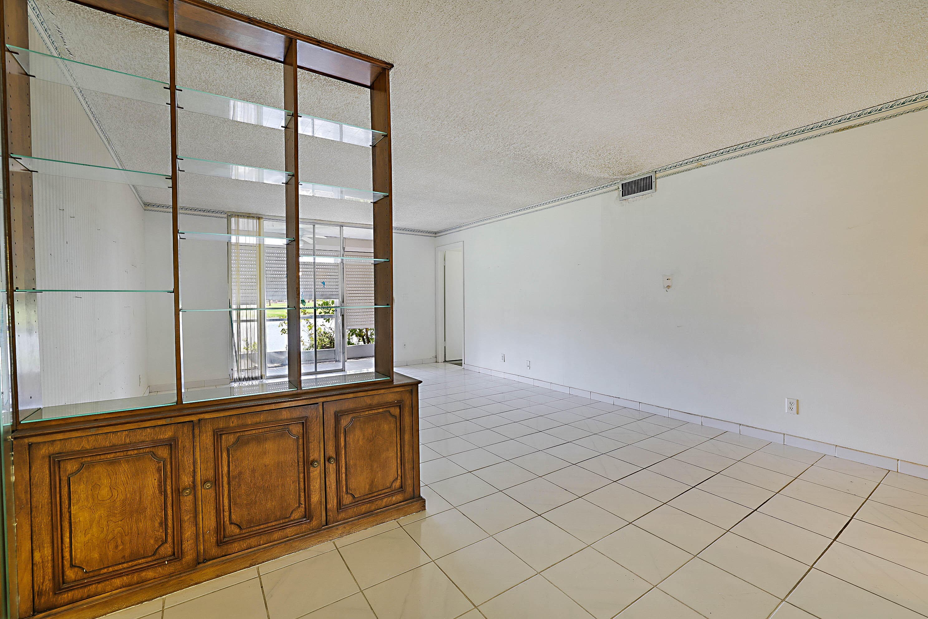 9201 Sunrise Lakes Boulevard 107, Sunrise, FL 33322 — photo 6 of 28
