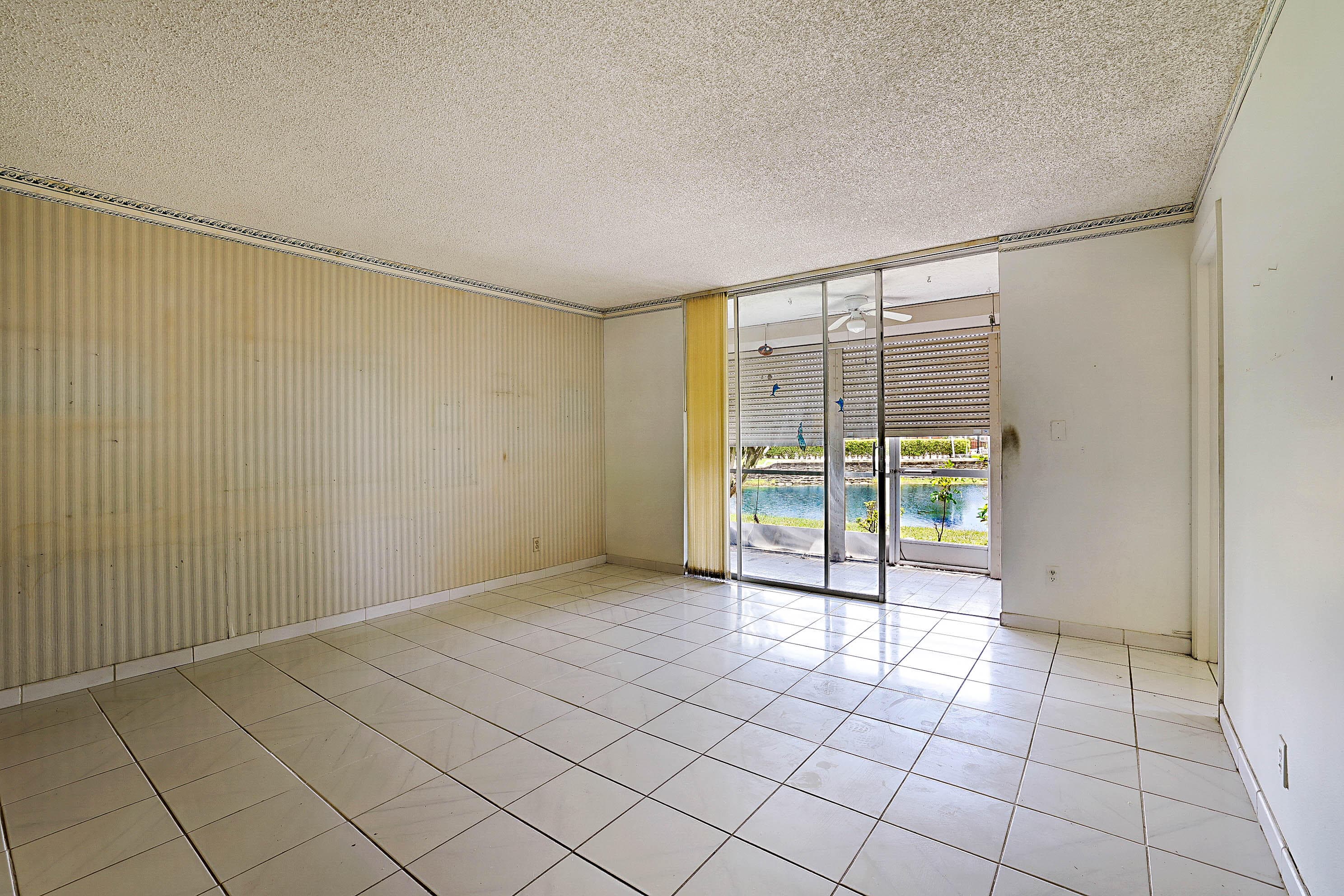 9201 Sunrise Lakes Boulevard 107, Sunrise, FL 33322 — photo 4 of 28