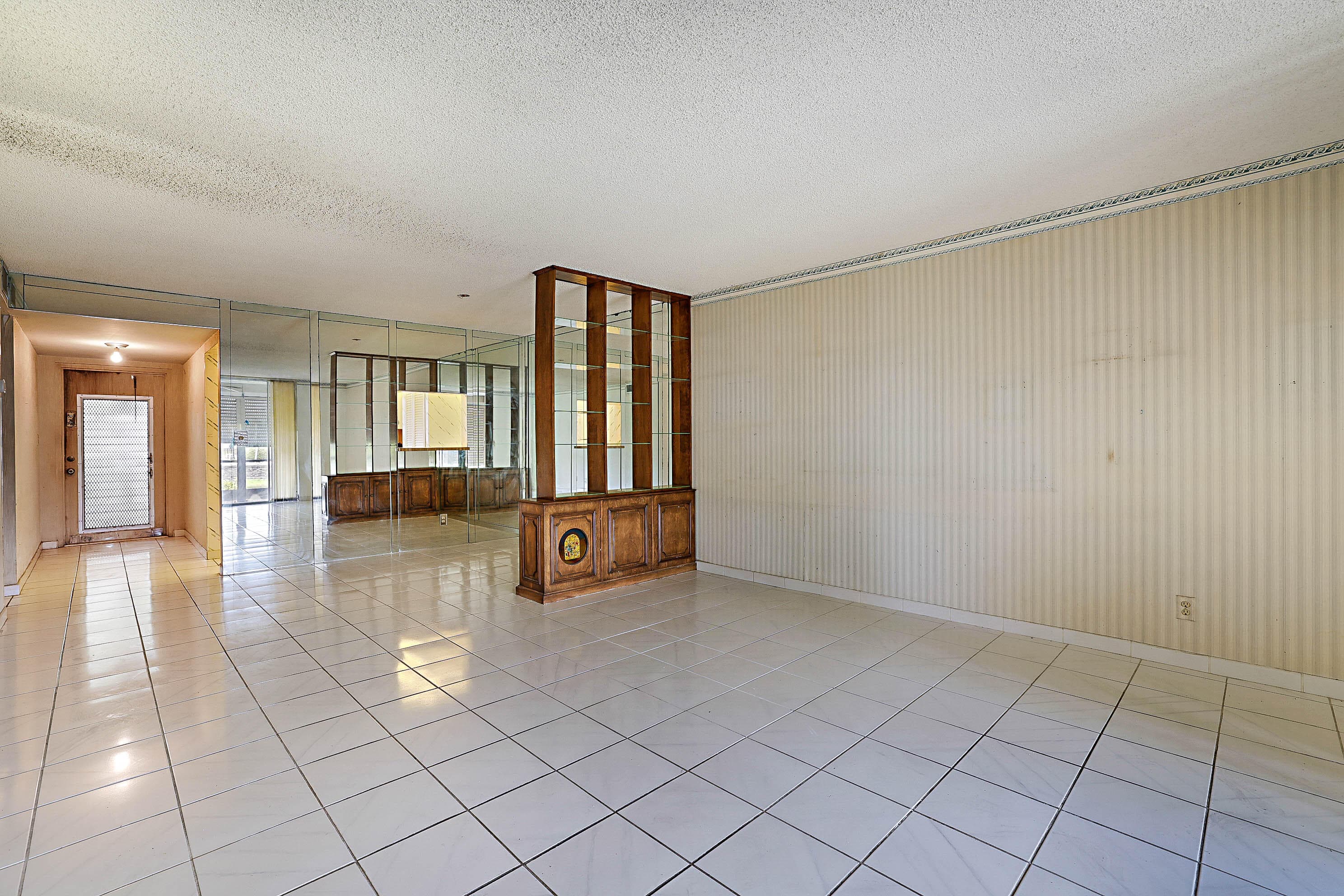 9201 Sunrise Lakes Boulevard 107, Sunrise, FL 33322 — photo 2 of 28