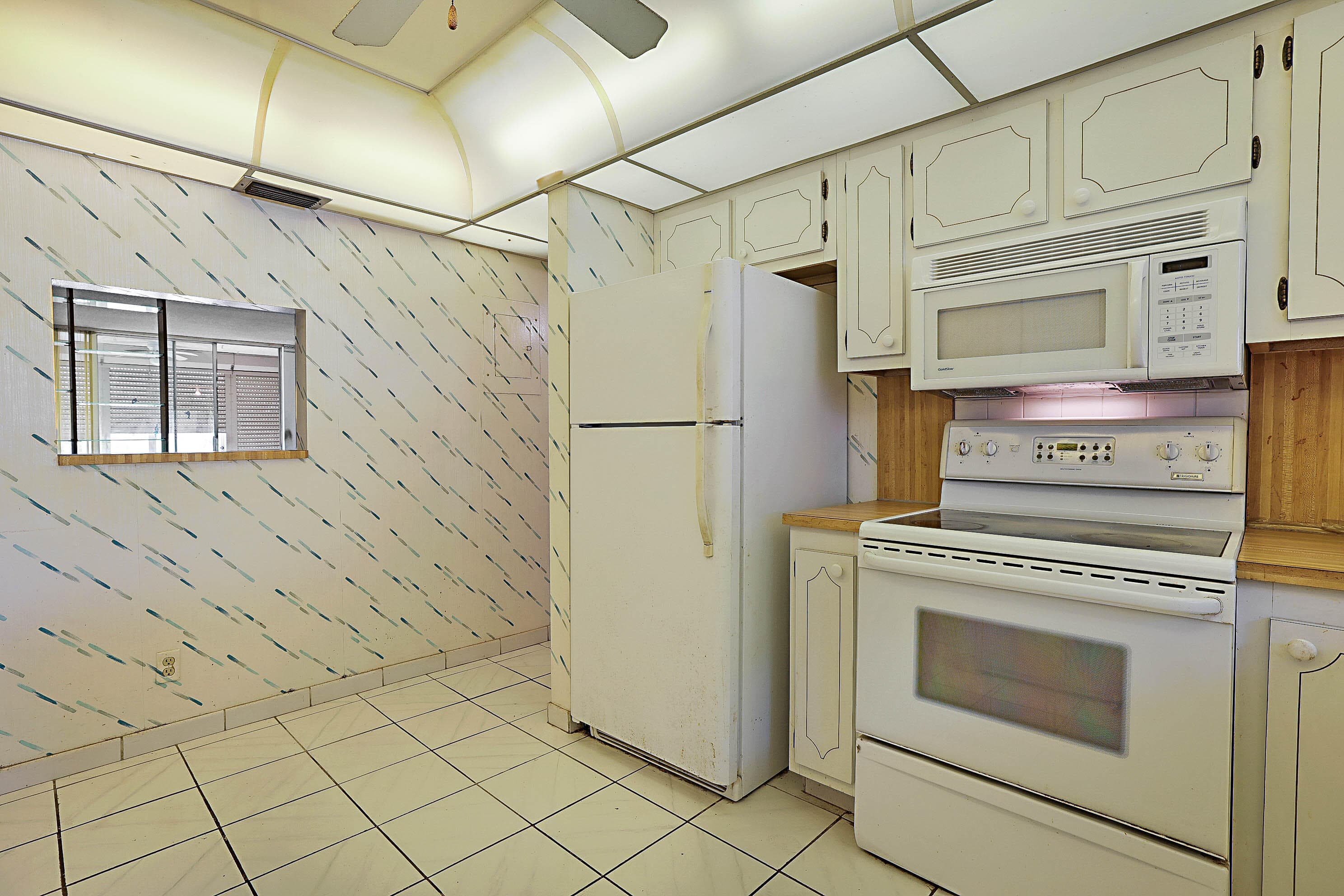 9201 Sunrise Lakes Boulevard 107, Sunrise, FL 33322 — photo 11 of 28