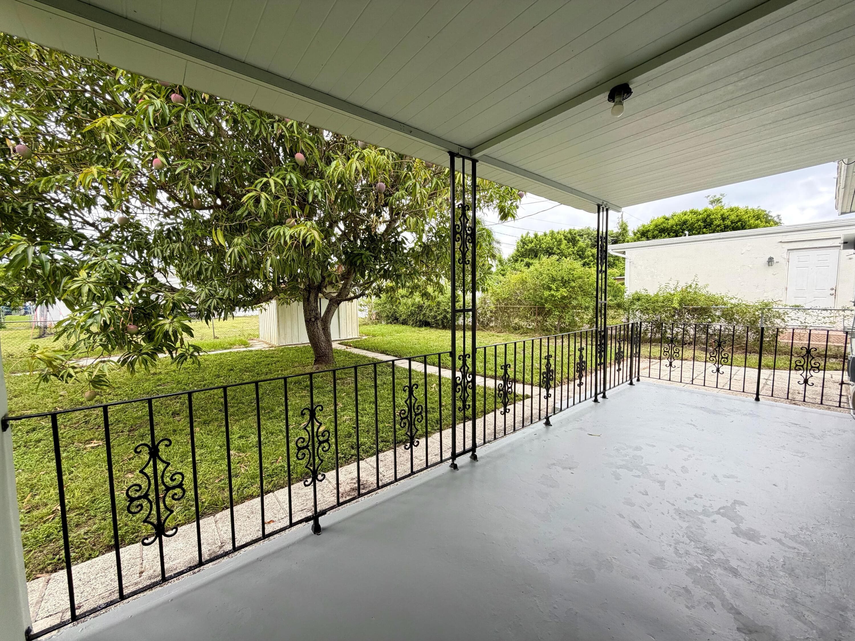 831 El Prado, West Palm Beach, FL 33405 — photo 2 of 21