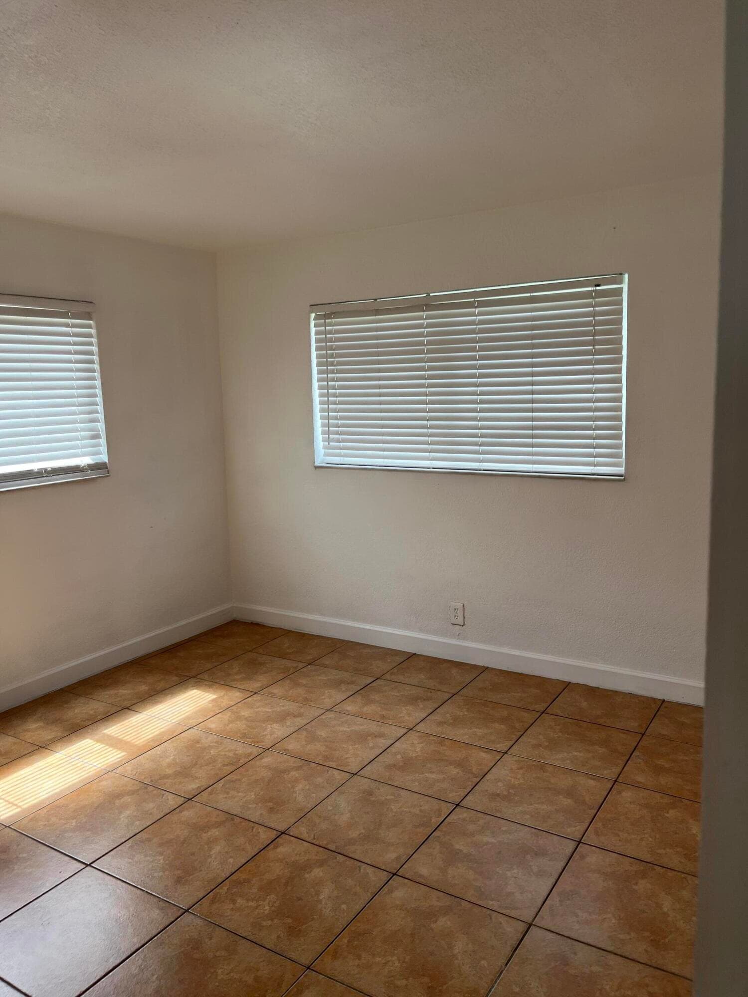 610 NW 7th Avenue, Pompano Beach, FL 33060 — photo 6 of 8