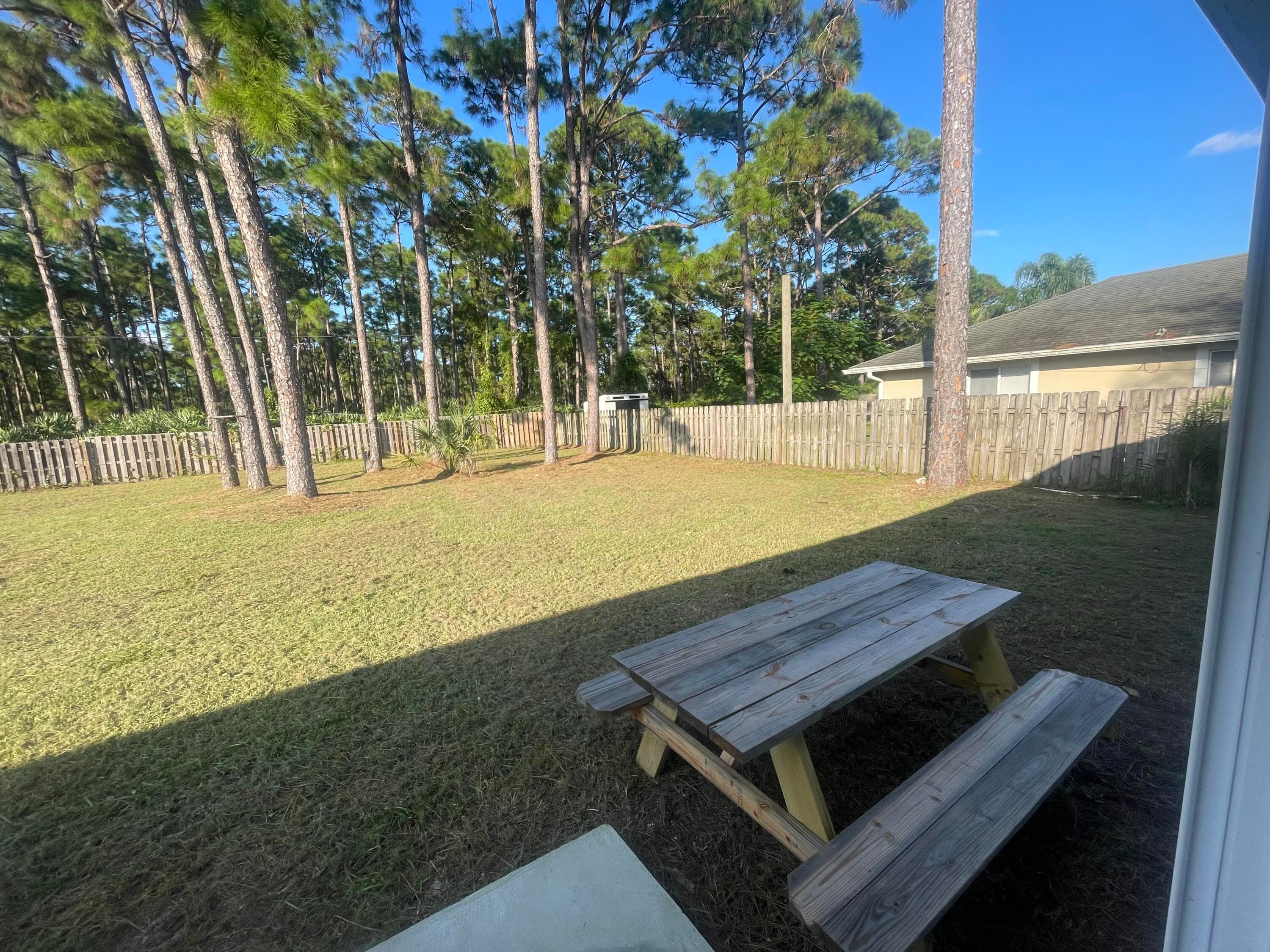 983 SE Emerald Rd Road SE, Palm Bay, FL 32909 — photo 4 of 33