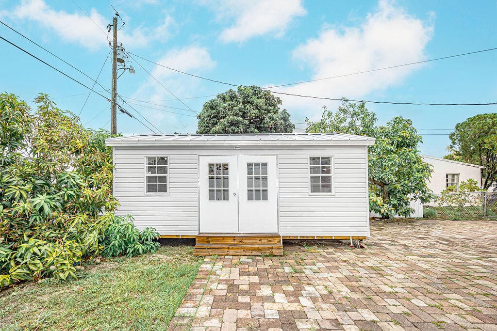 2333 Wabasso Drive, West Palm Beach, FL 33409 — photo 12 of 36