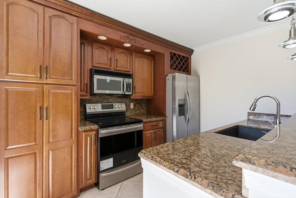 5701 57th Way, West Palm Beach, FL 33409 — photo 21 of 57