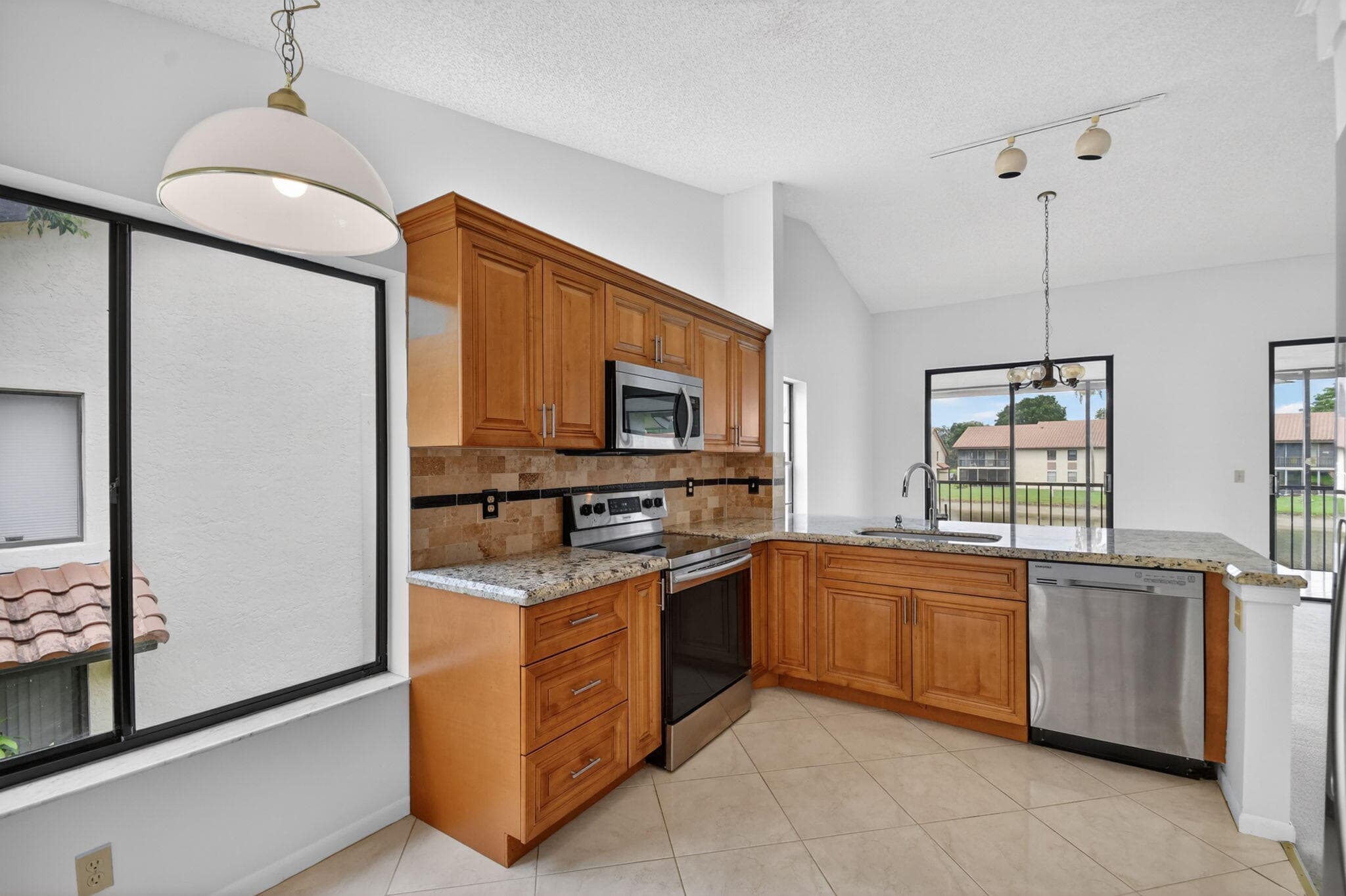 10231 N Circle Lake Drive 201, Boynton Beach, FL 33437 — photo 6 of 77