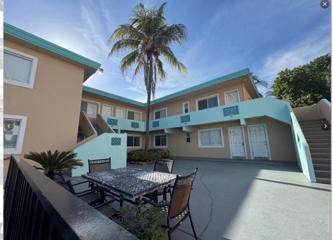 323 Monroe Street 1-6, Hollywood, FL — photo 1 of 7