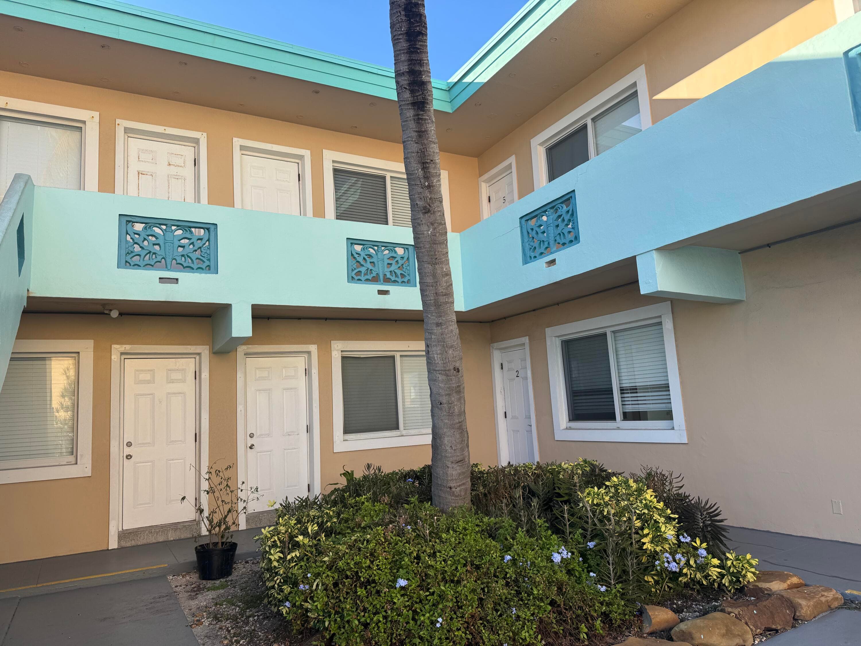 323 Monroe Street 1-6, Hollywood, FL — photo 3 of 7