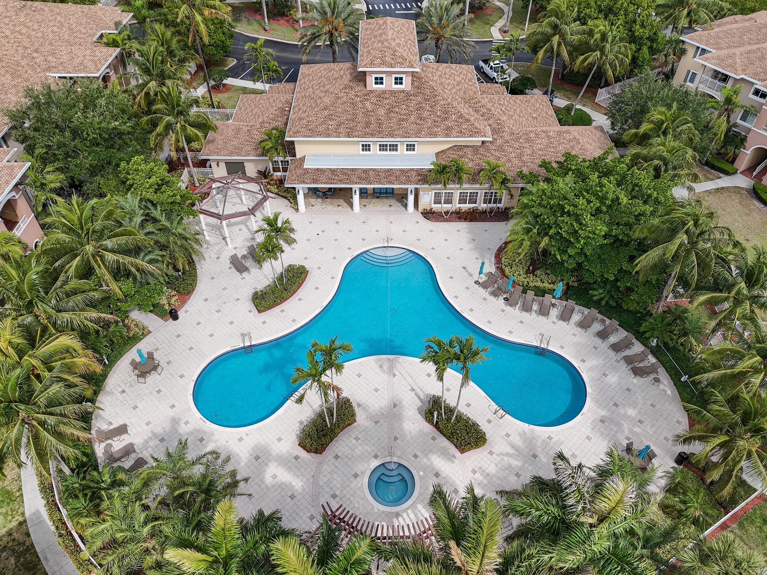 6556 Emerald Dunes Drive 302, West Palm Beach, FL 33411 — photo 1 of 32