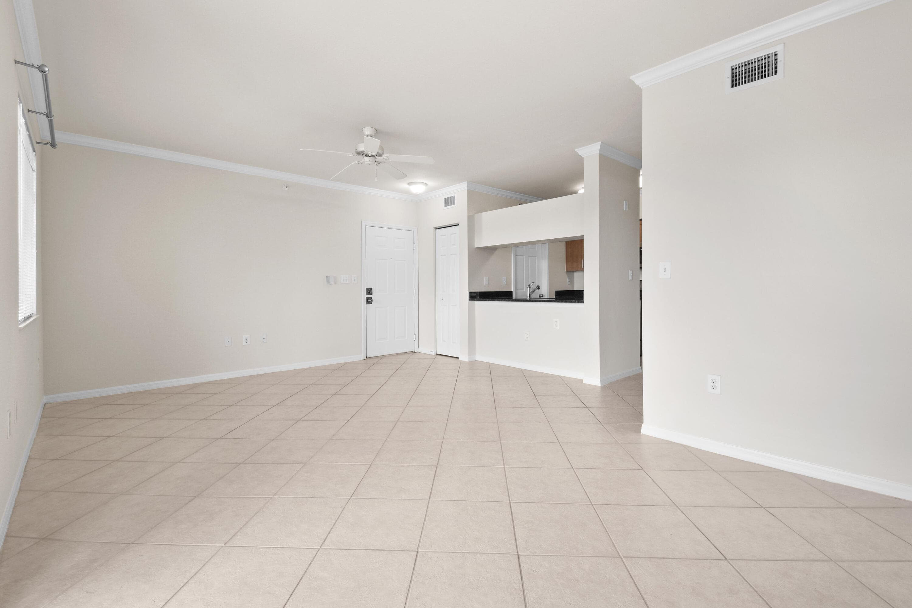 6556 Emerald Dunes Drive 302, West Palm Beach, FL 33411 — photo 6 of 32