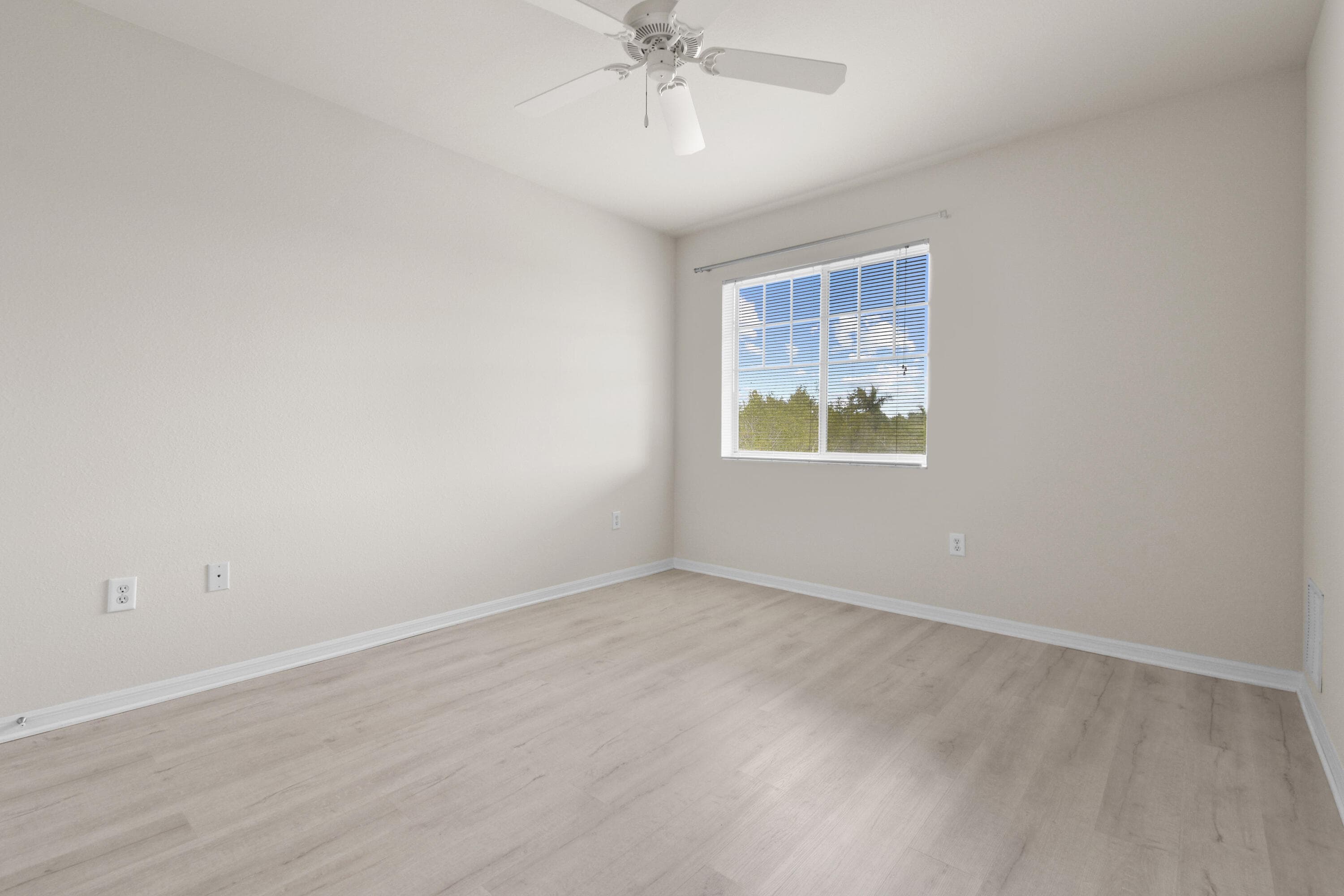6556 Emerald Dunes Drive 302, West Palm Beach, FL 33411 — photo 11 of 32