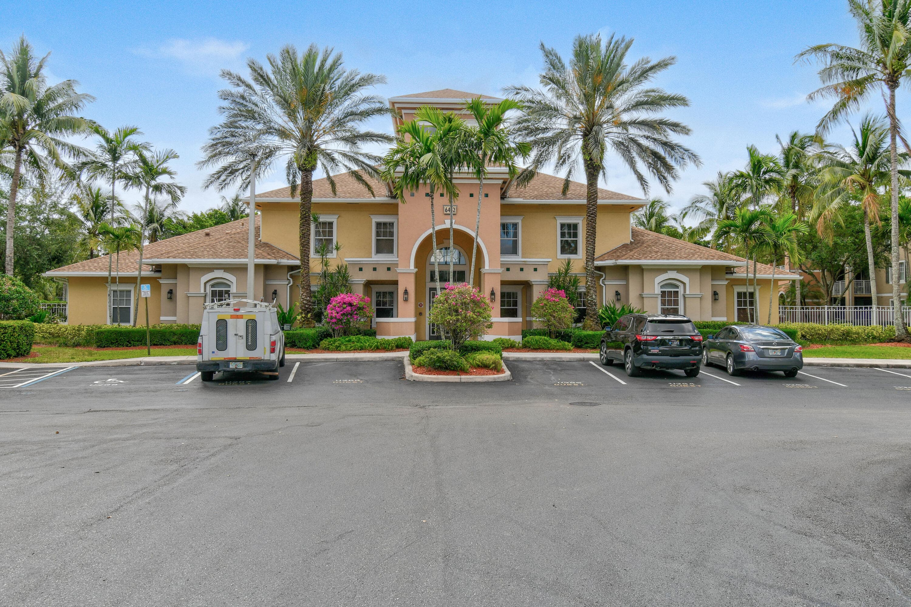 6556 Emerald Dunes Drive 302, West Palm Beach, FL 33411 — photo 30 of 32
