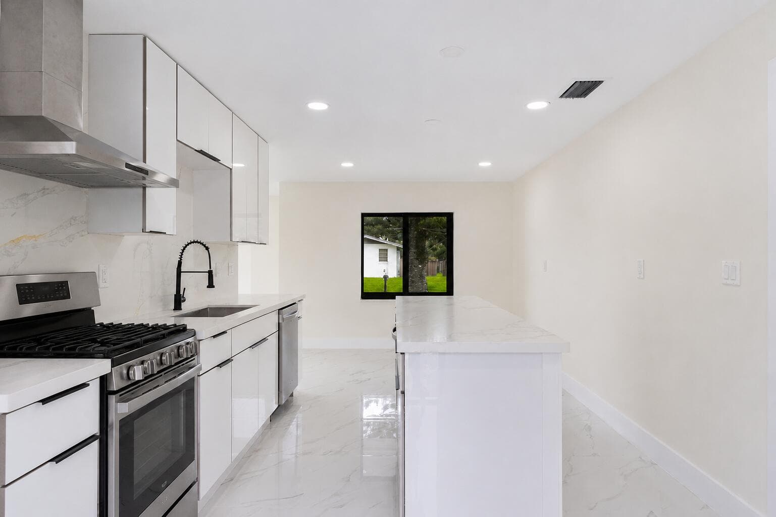 3185 Riddle Road, West Palm Beach, FL 33406 — photo 11 of 33