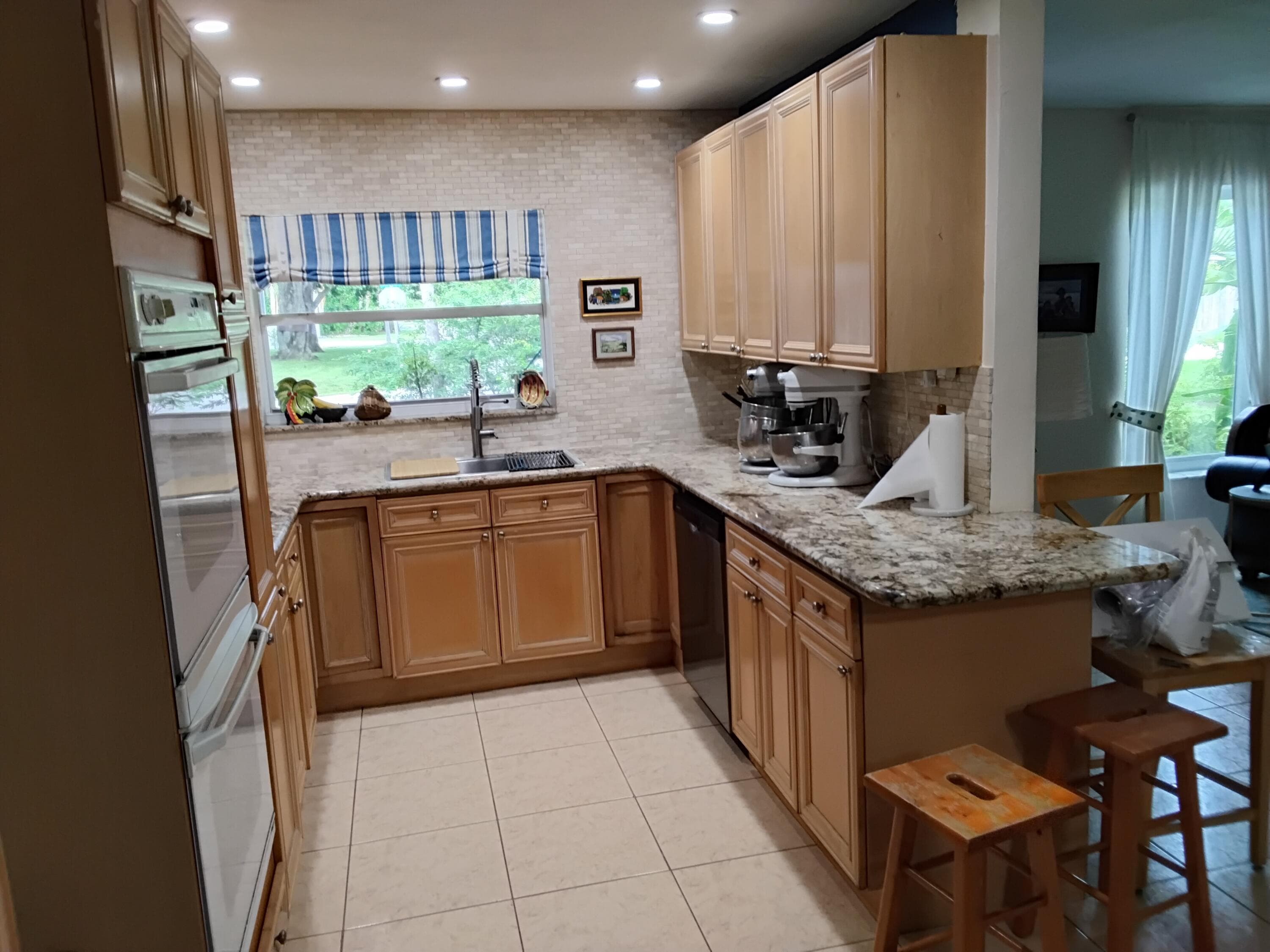 2417 NW 7th Avenue, Wilton Manors, FL 33311 — photo 2 of 3