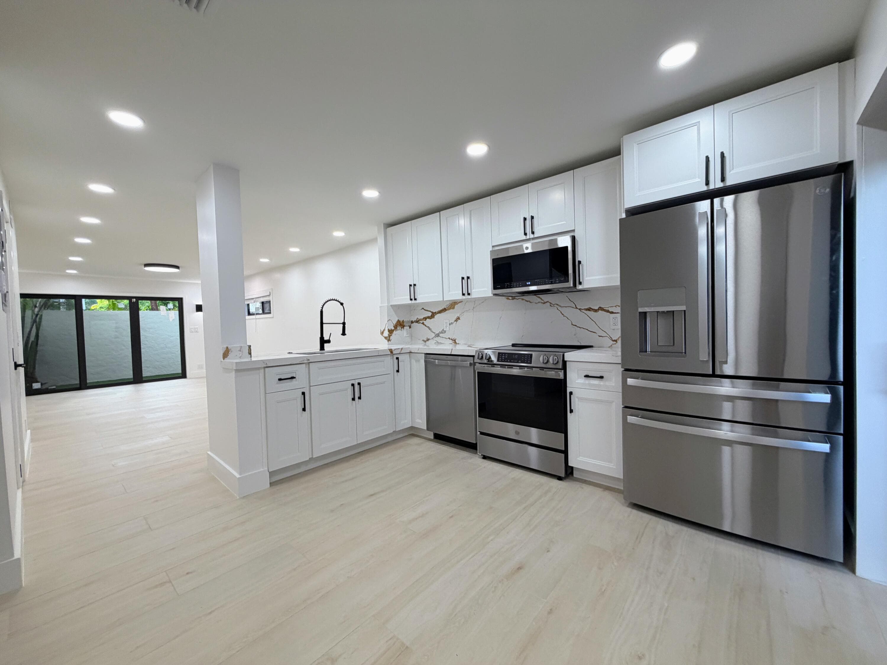 575 NE 7th Avenue 4b, Fort Lauderdale, FL 33301 — photo 3 of 63