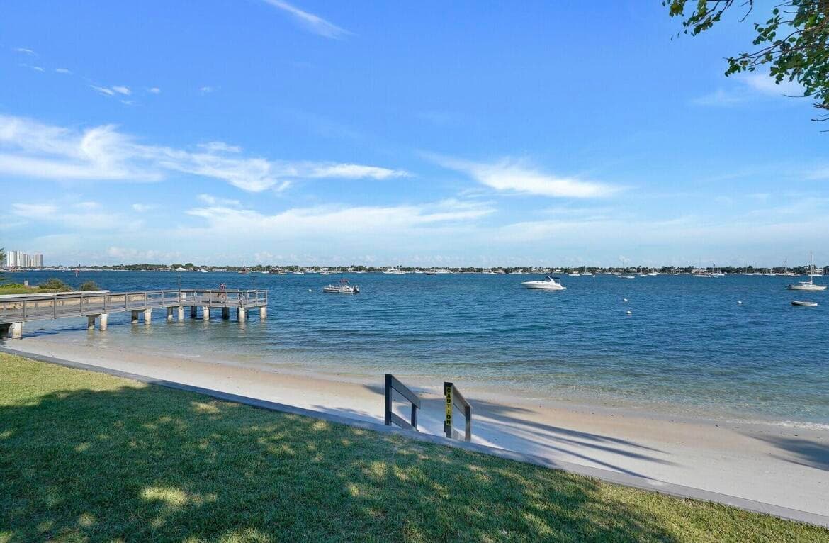 5600 N Flagler Drive Unit 1608, West Palm Beach, FL 33407 — photo 19 of 22