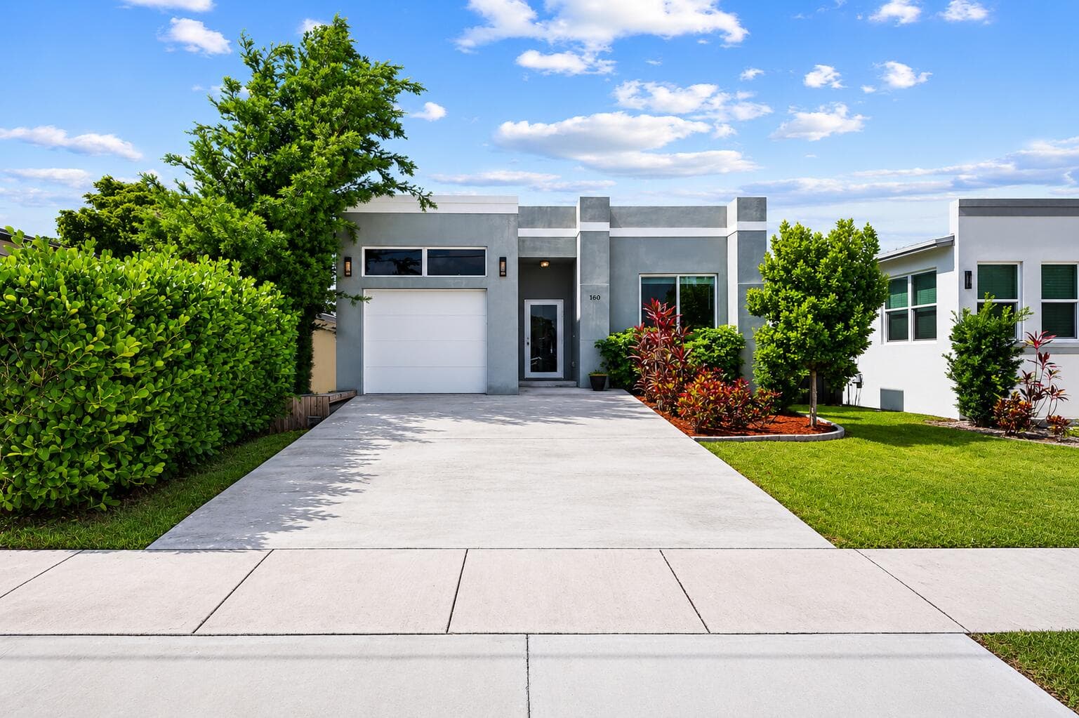 160 NE 35th Street, Oakland Park, FL 33334 — photo 1 of 22
