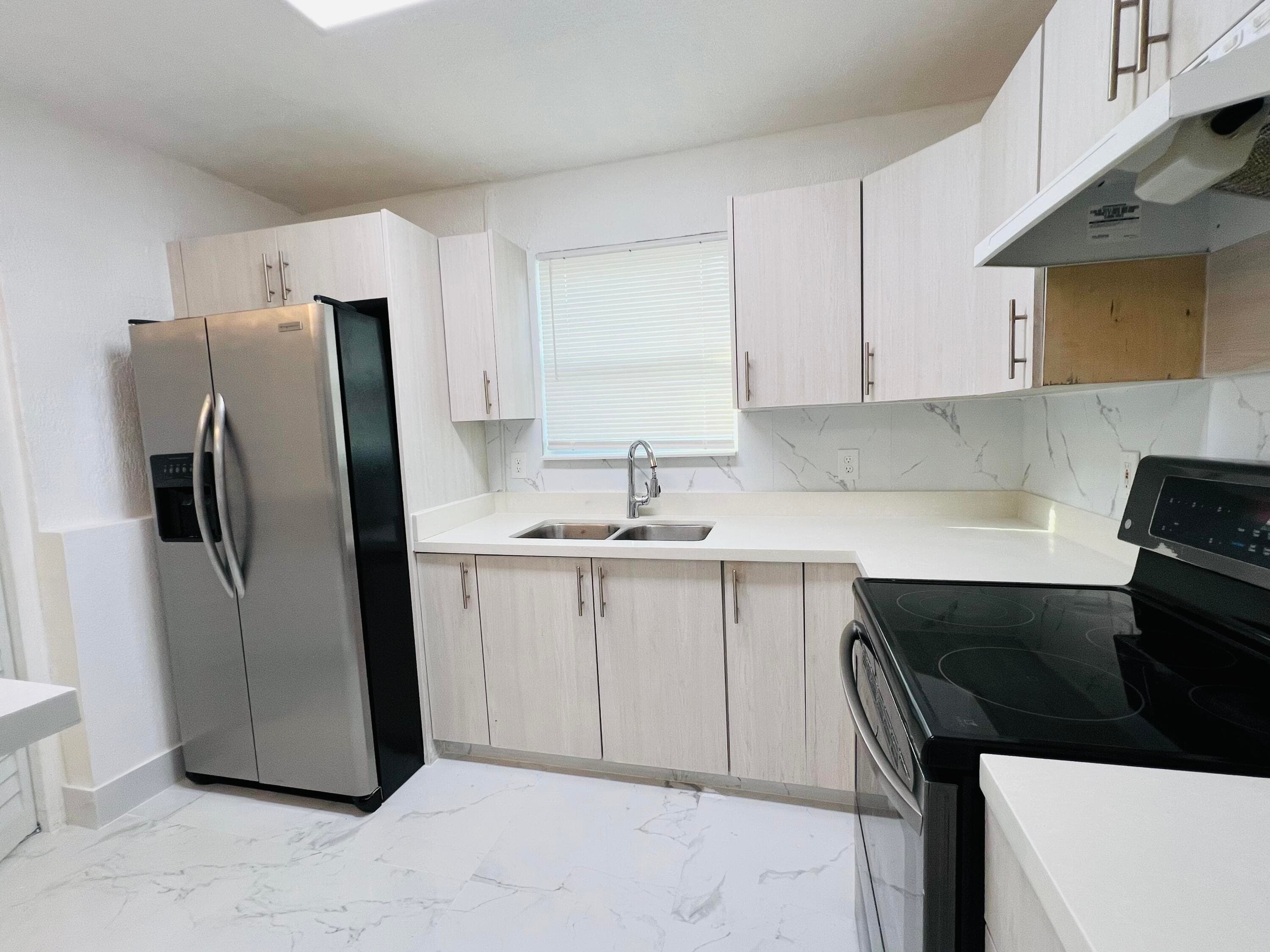 525 NW 22nd Avenue, Fort Lauderdale, FL 33311 — photo 10 of 24