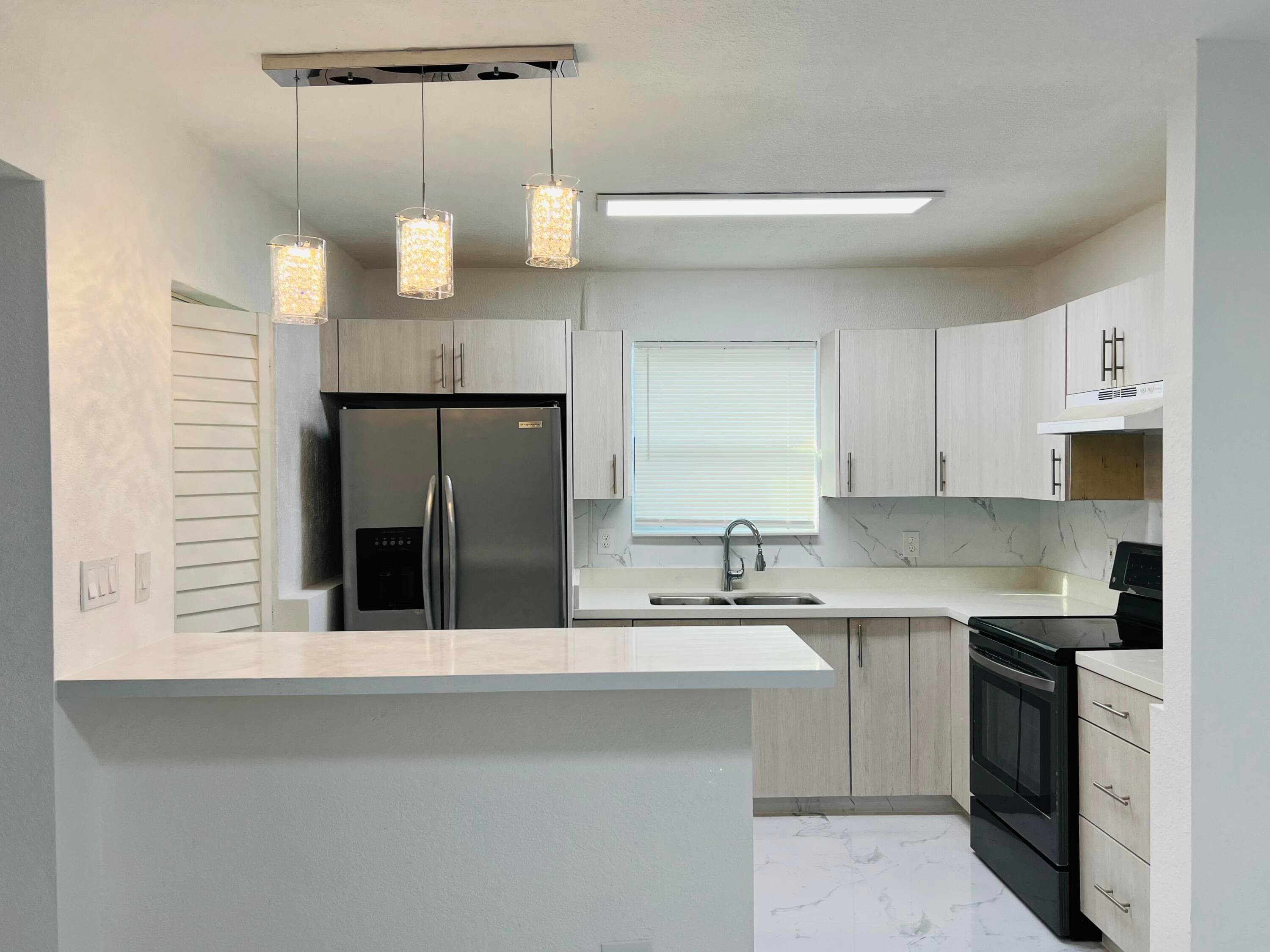 525 NW 22nd Avenue, Fort Lauderdale, FL 33311 — photo 6 of 24