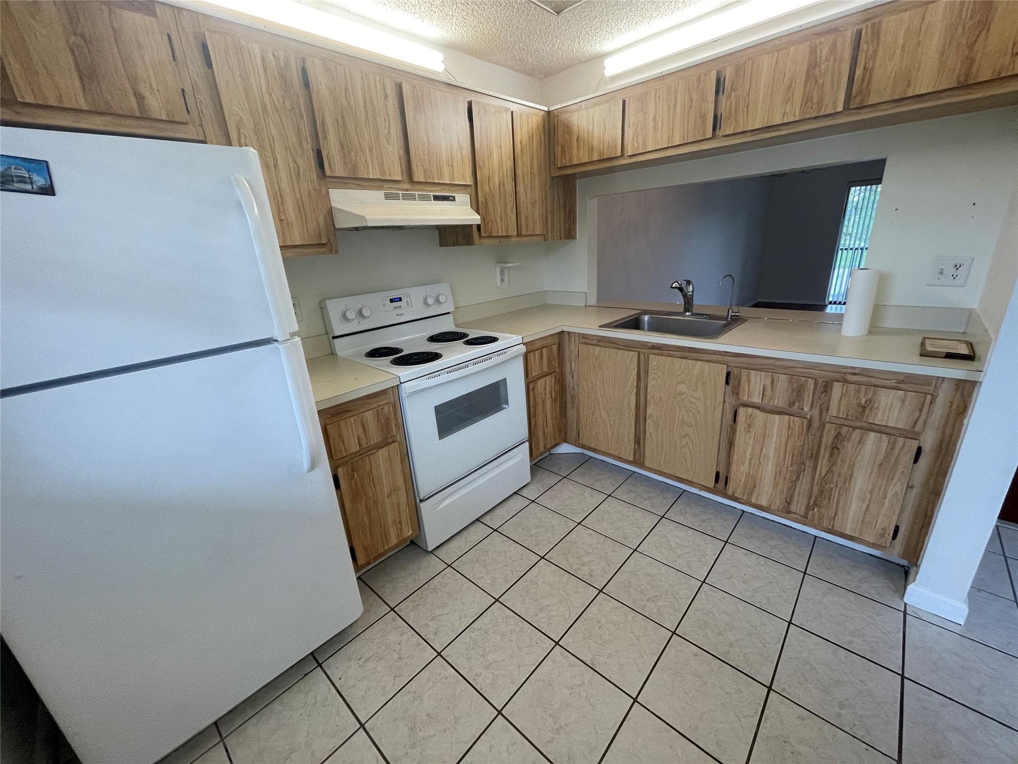 143 NW 93rd Avenue 202, Pembroke Pines, FL 33024 — photo 3 of 10