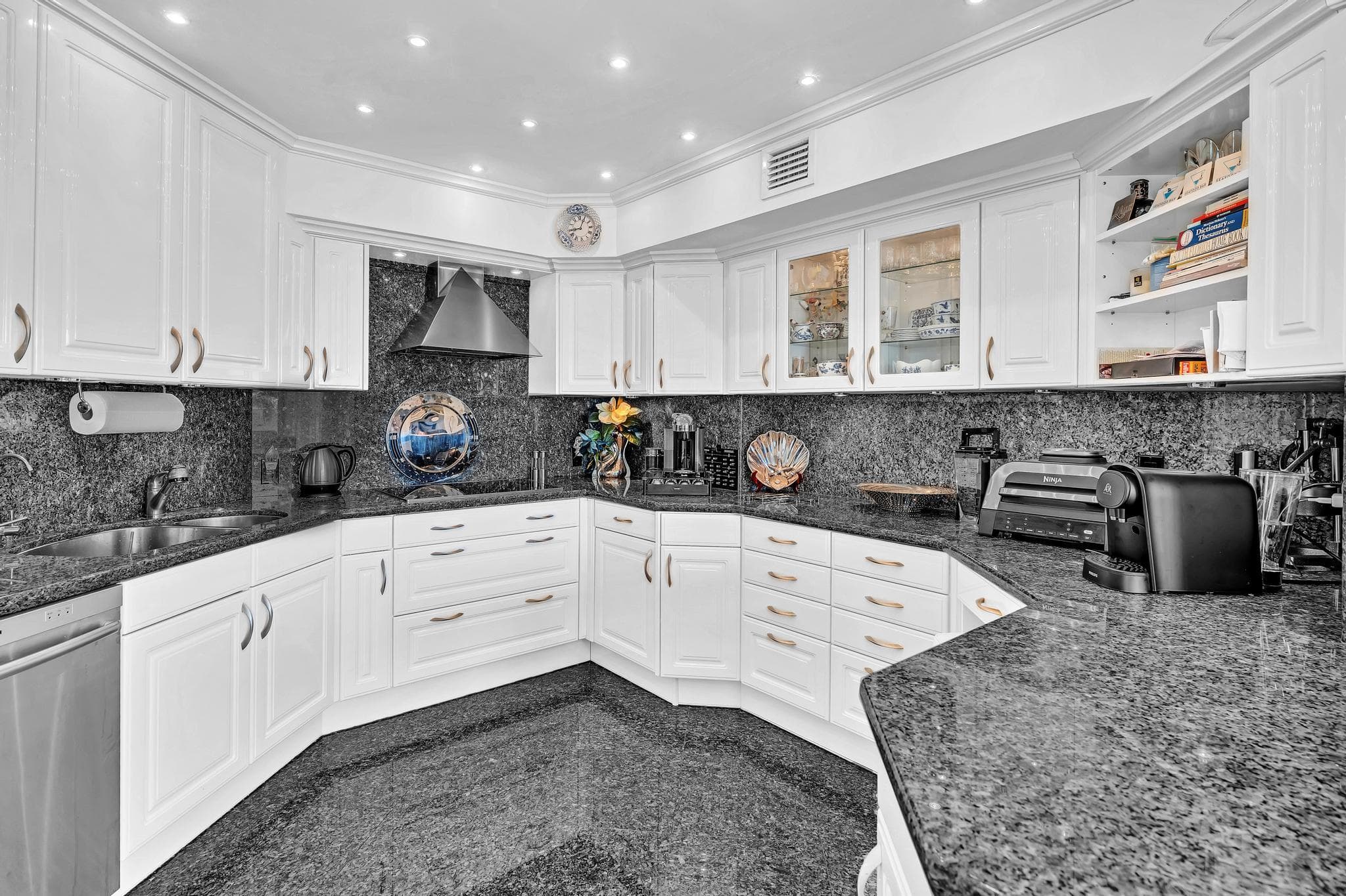 3320 W 90th Street, Hialeah, FL 33018 — photo 7 of 47