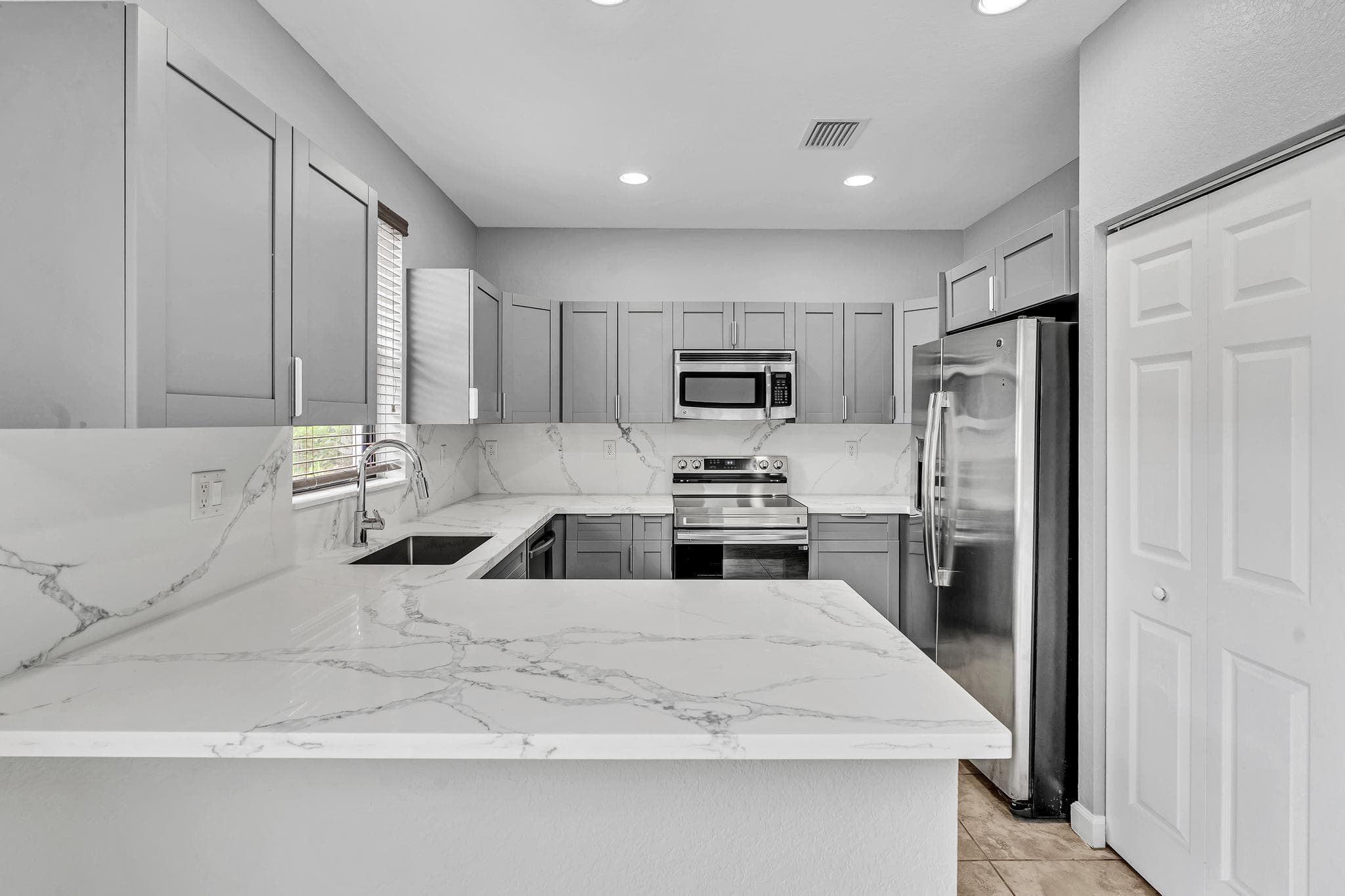 3320 W 90th Street, Hialeah, FL 33018 — photo 25 of 47