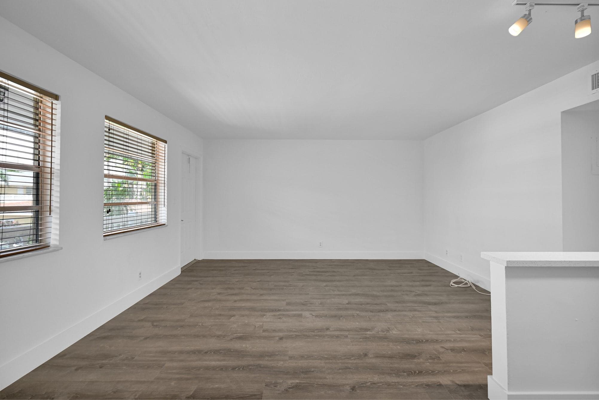 4051 NE 13th Avenue, Oakland Park, FL 33334 — photo 12 of 42