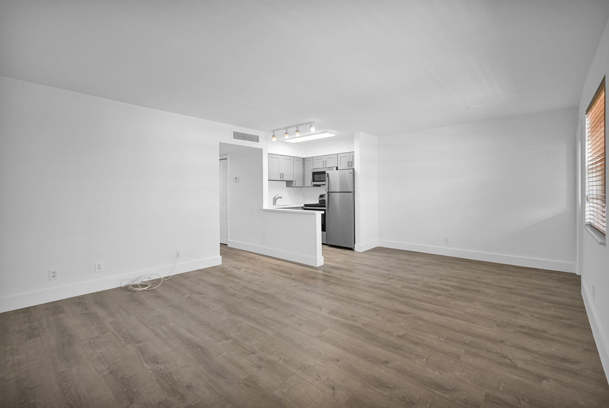 4051 NE 13th Avenue, Oakland Park, FL 33334 — photo 14 of 42