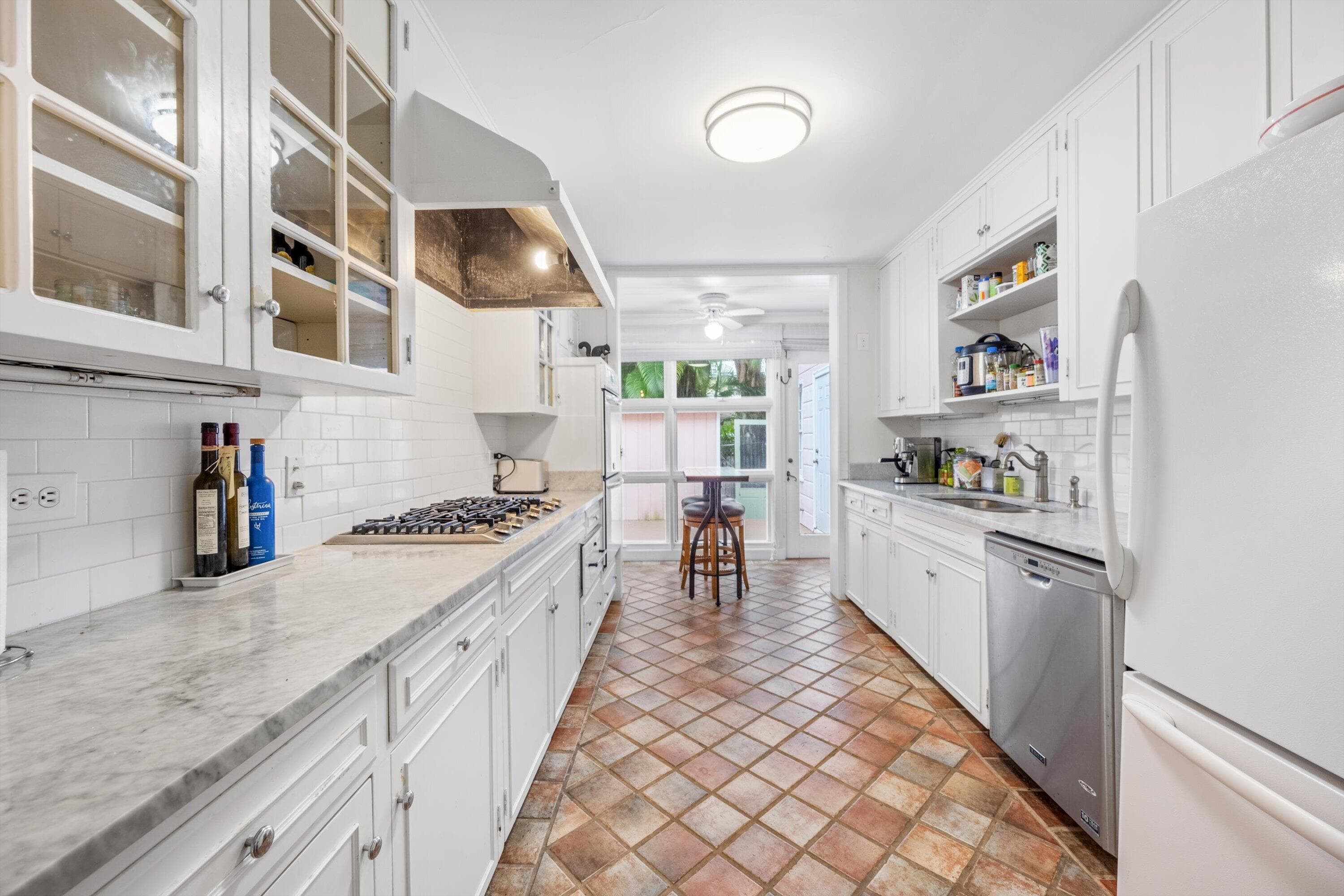 258 Pendleton Avenue, Palm Beach, FL 33480 — photo 14 of 39