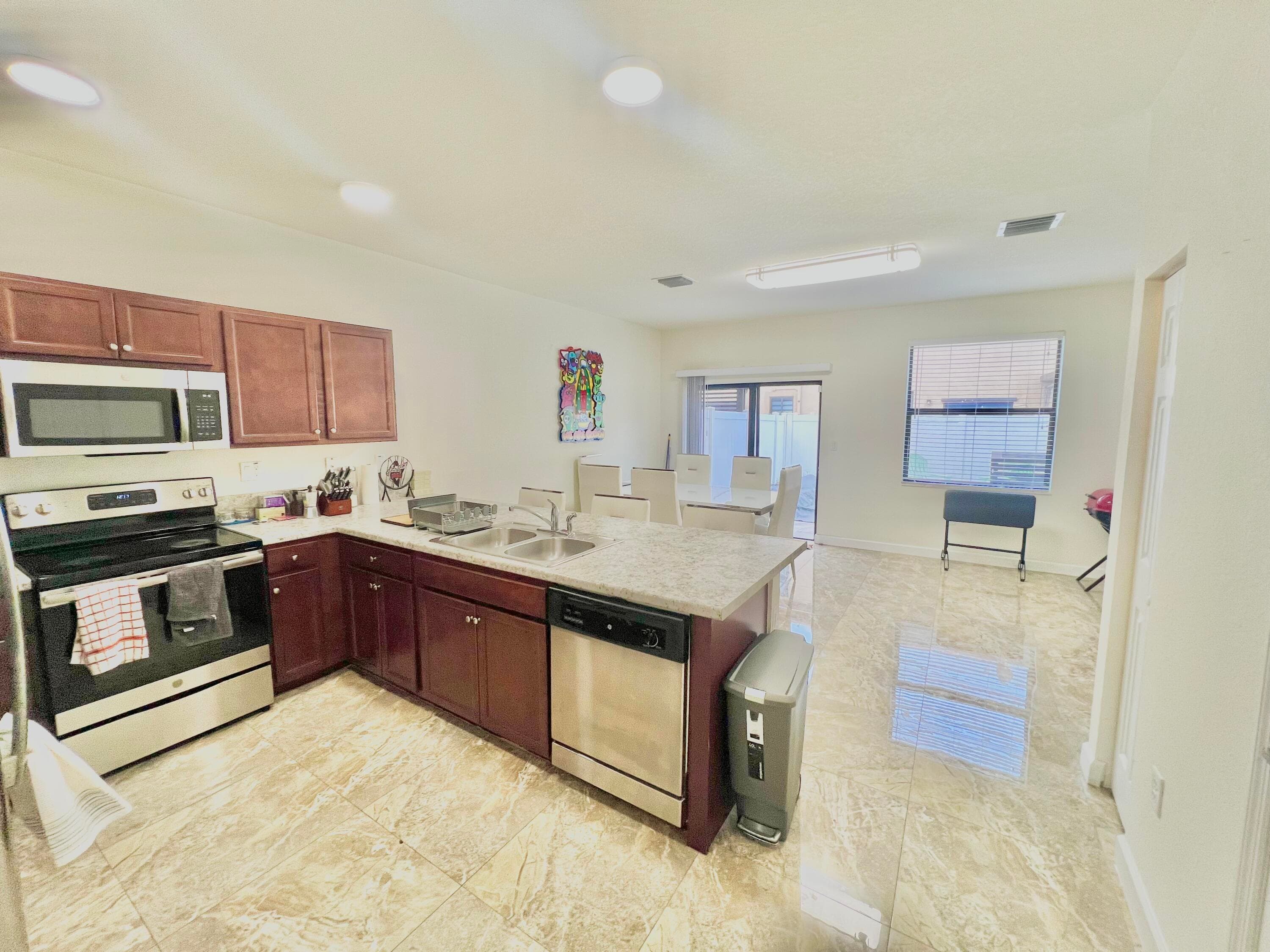 10490 W 33rd Way, Hialeah, FL 33018 — photo 2 of 20