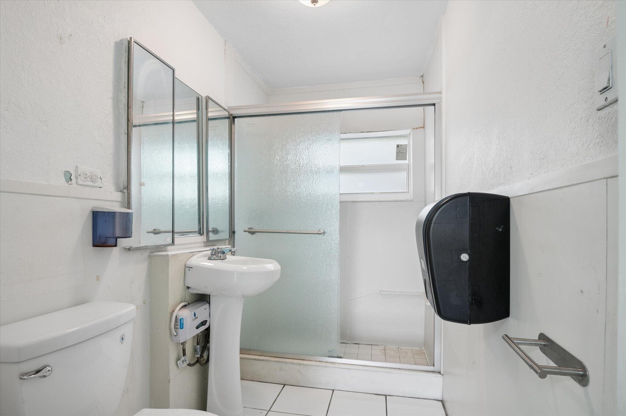 411 E Commercial Boulevard, Oakland Park, FL 33334 — photo 14 of 17