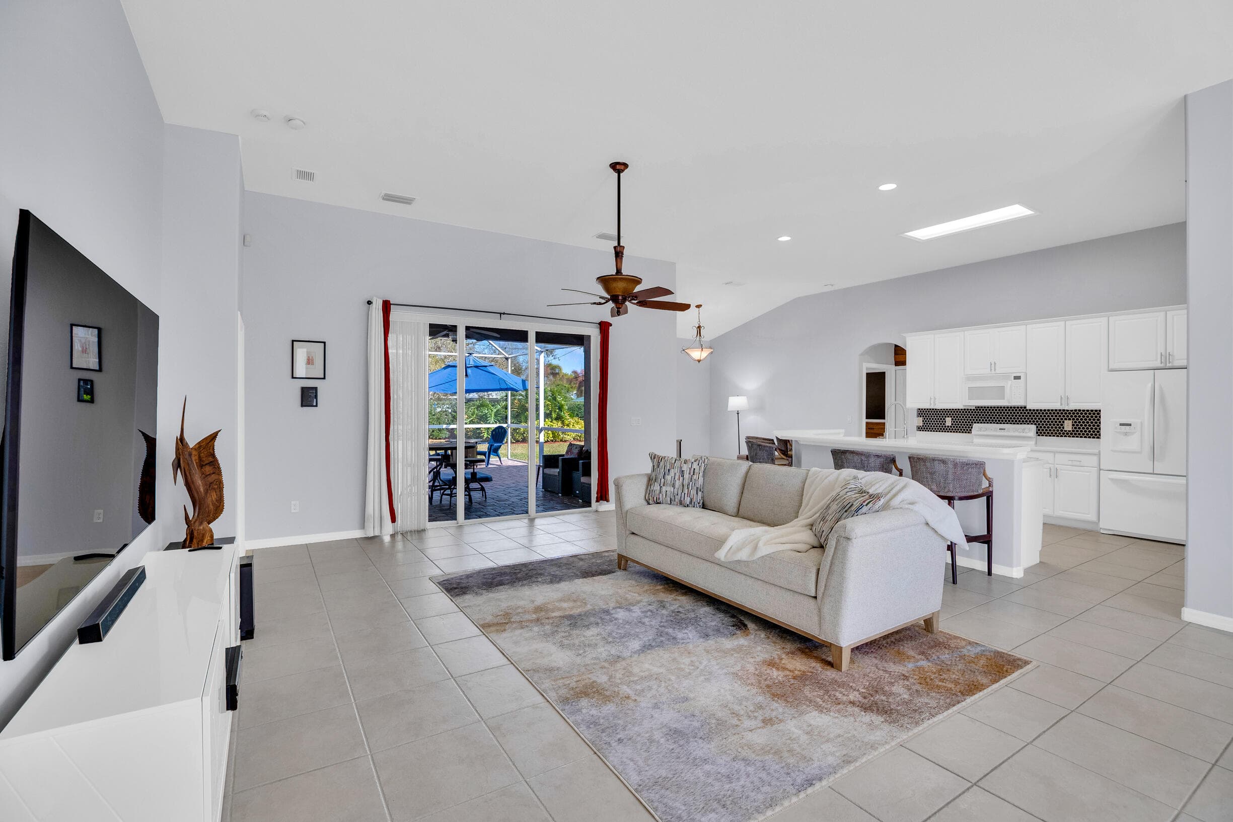240 SW Champagne Ct Court SW, Vero Beach, FL 32968 — photo 2 of 31