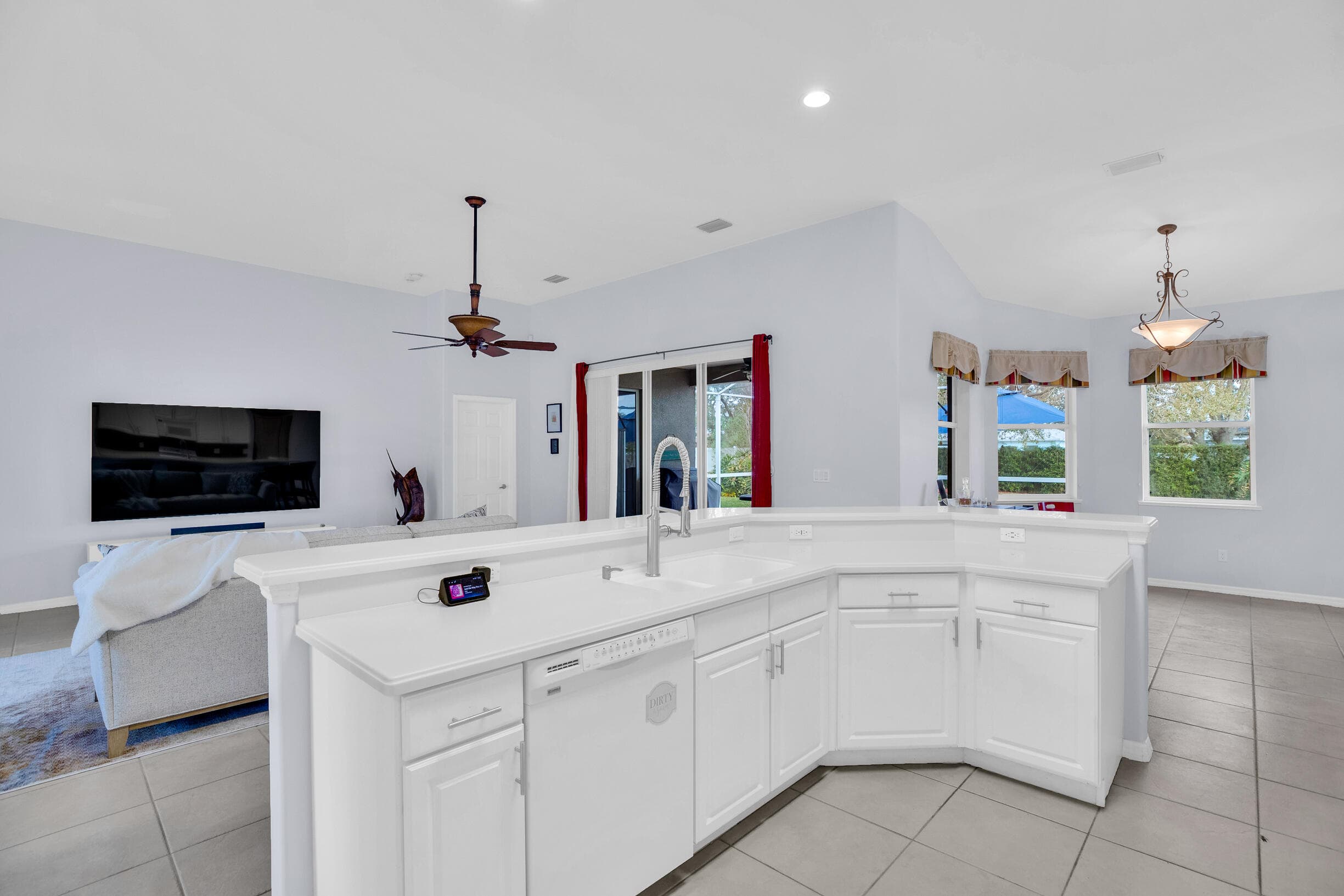 240 SW Champagne Ct Court SW, Vero Beach, FL 32968 — photo 11 of 31