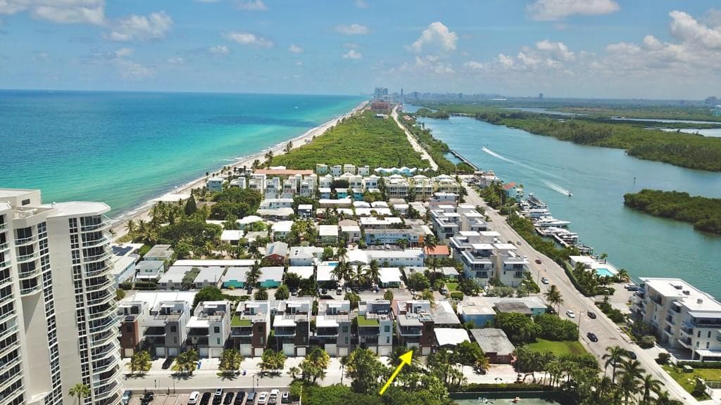 348 Balboa Street, Hollywood, FL 33019 — photo 5 of 75