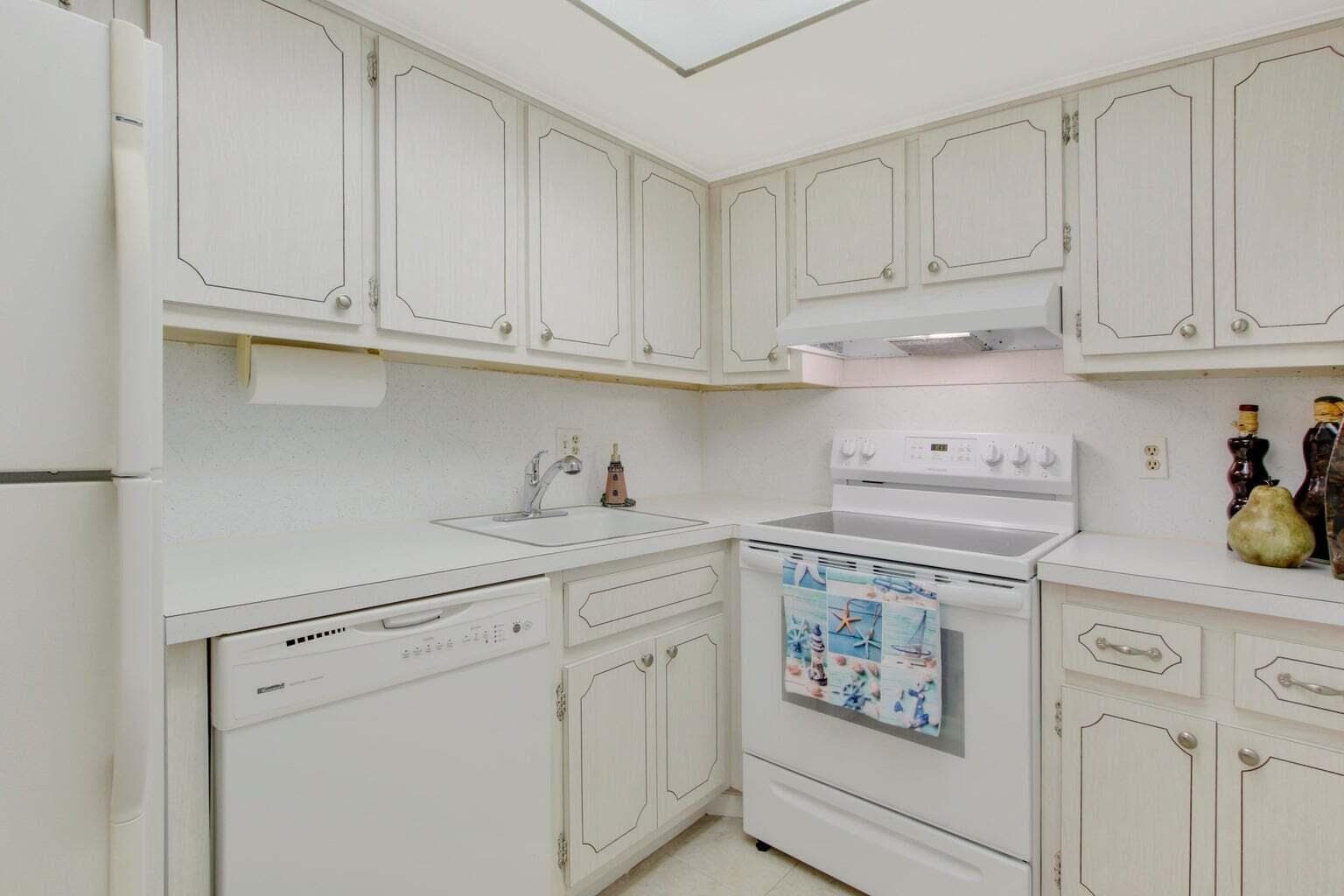 120 Lehane Terrace 109, North Palm Beach, FL 33408 — photo 15 of 36