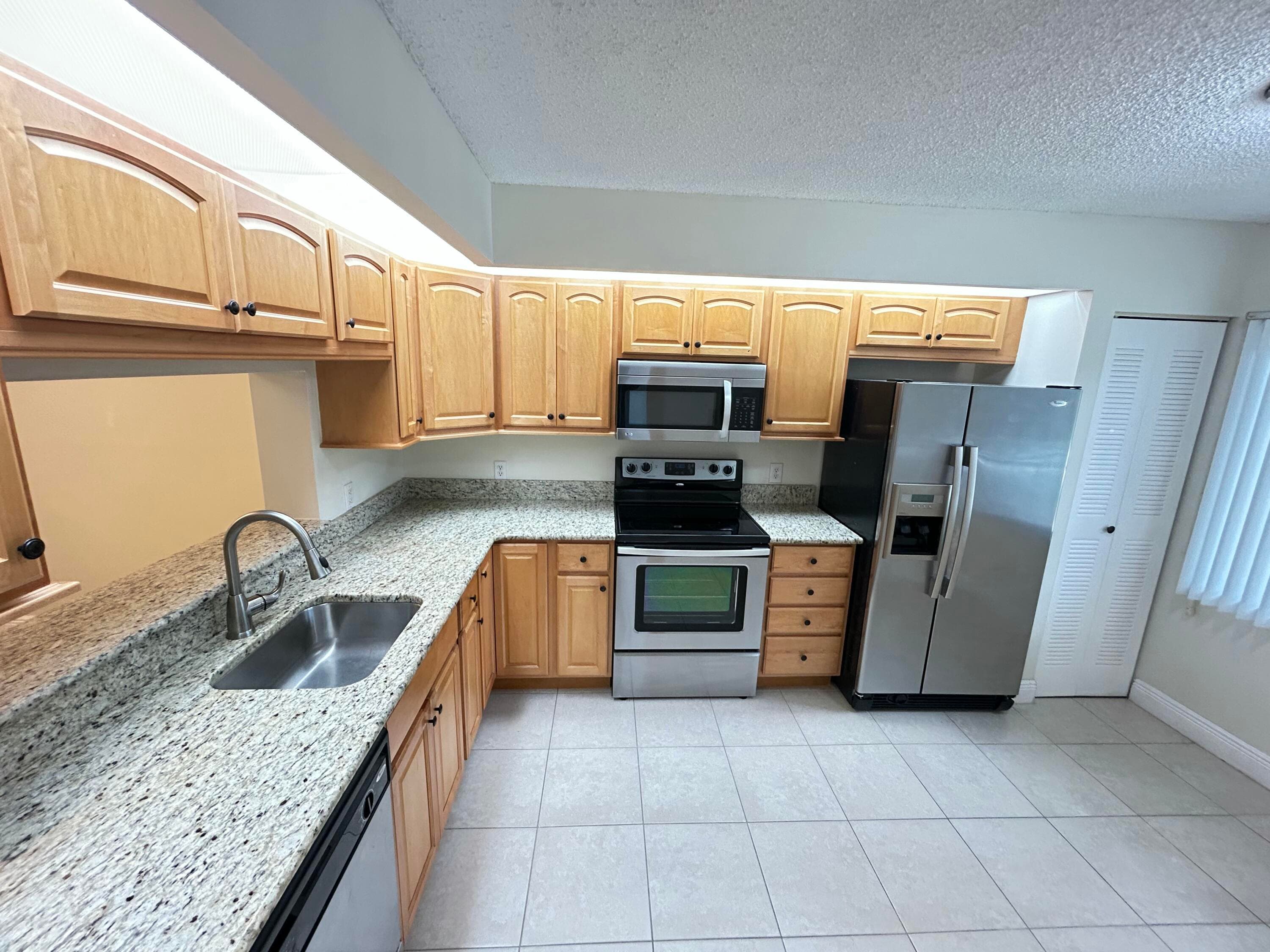 900 SW 142nd Avenue 202l, Pembroke Pines, FL 33027 — photo 6 of 51