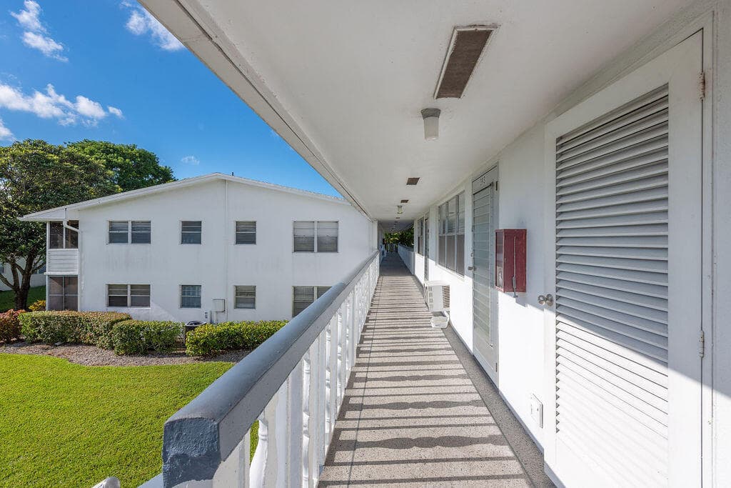 393 Windsor, West Palm Beach, FL 33417 — photo 3 of 25