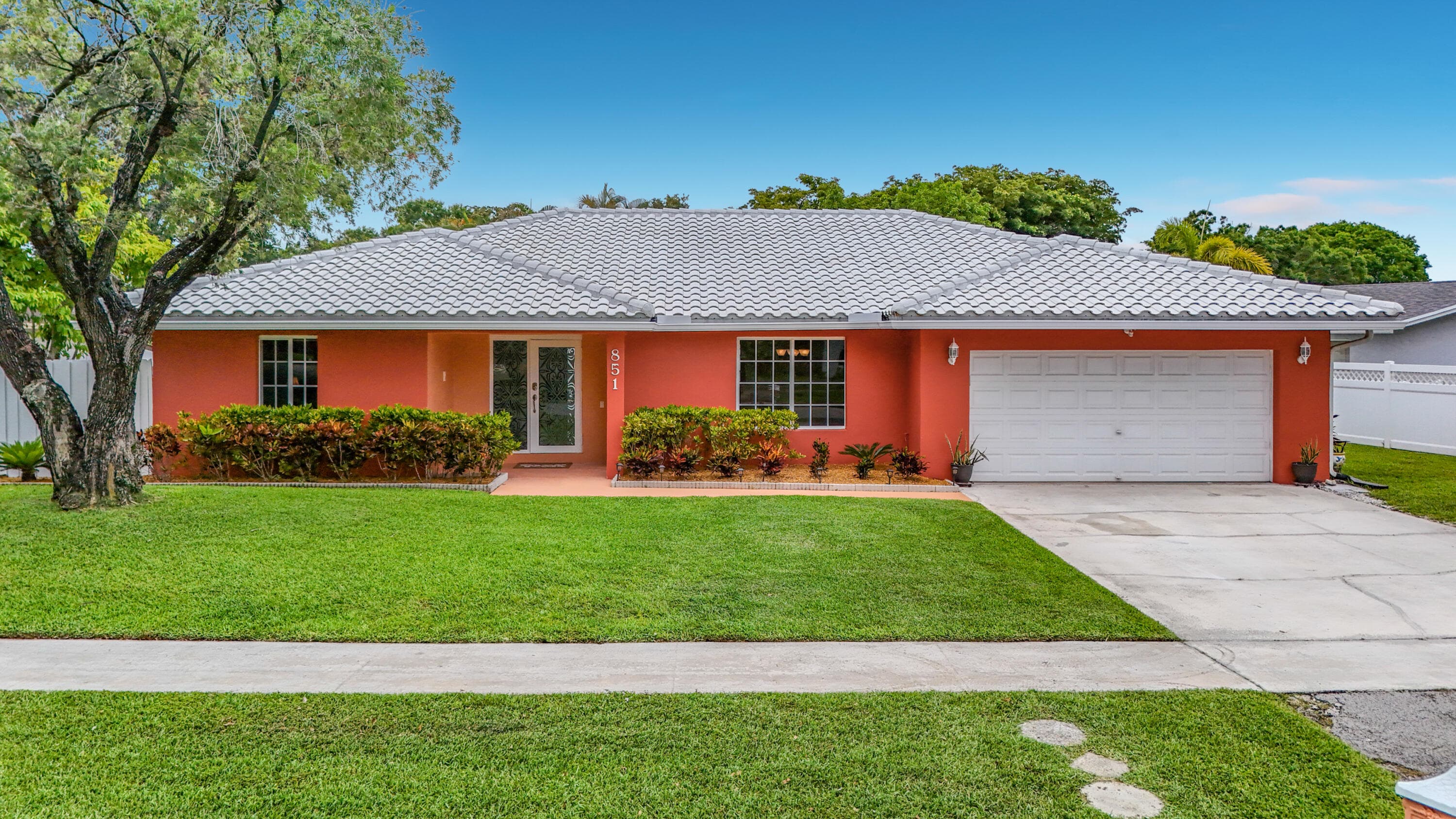 851 E Plantation Circle, Plantation, FL 33324 — photo 1 of 81