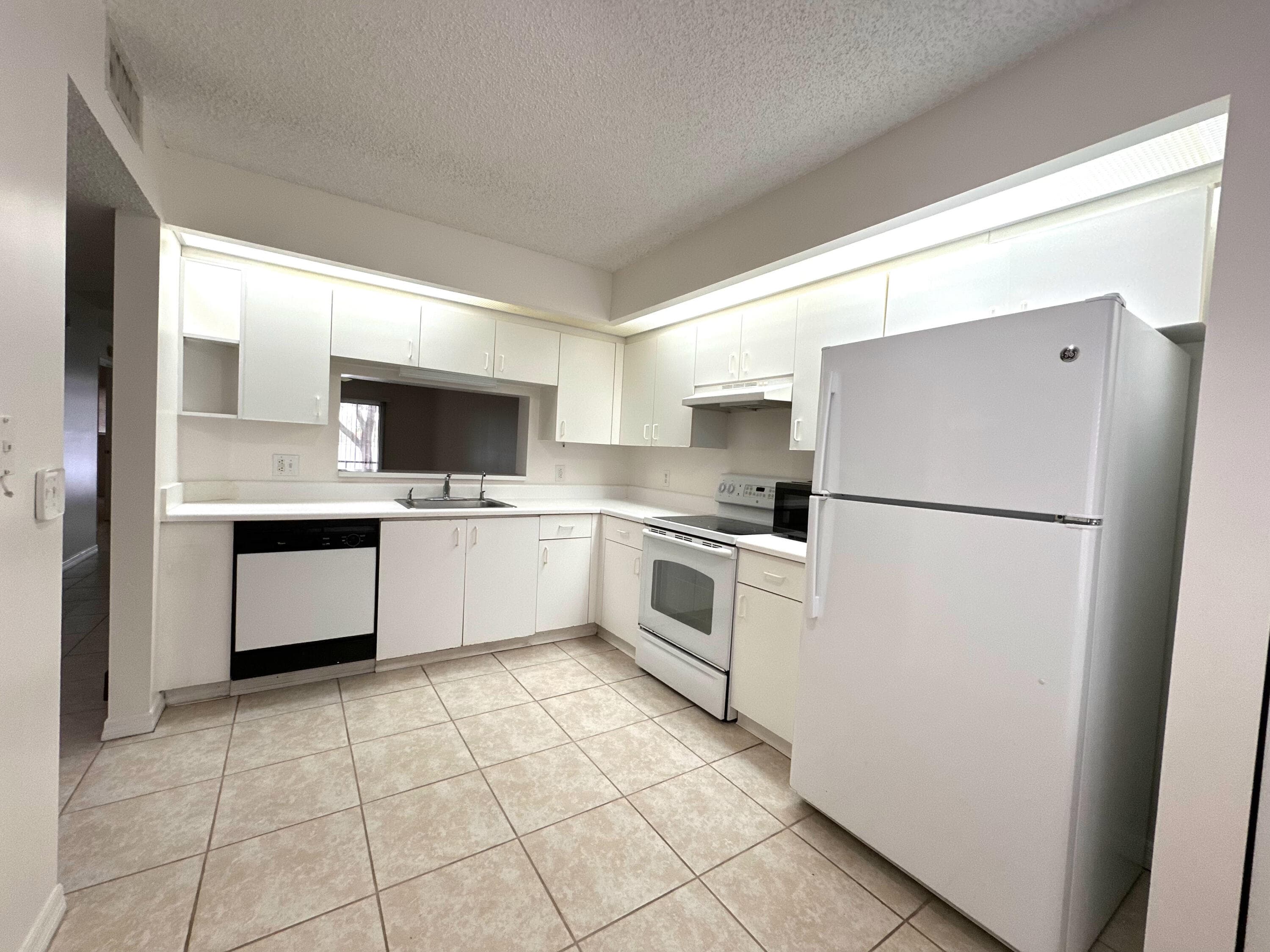 1400 SW 137 Avenue 107f, Pembroke Pines, FL 33027 — photo 6 of 25