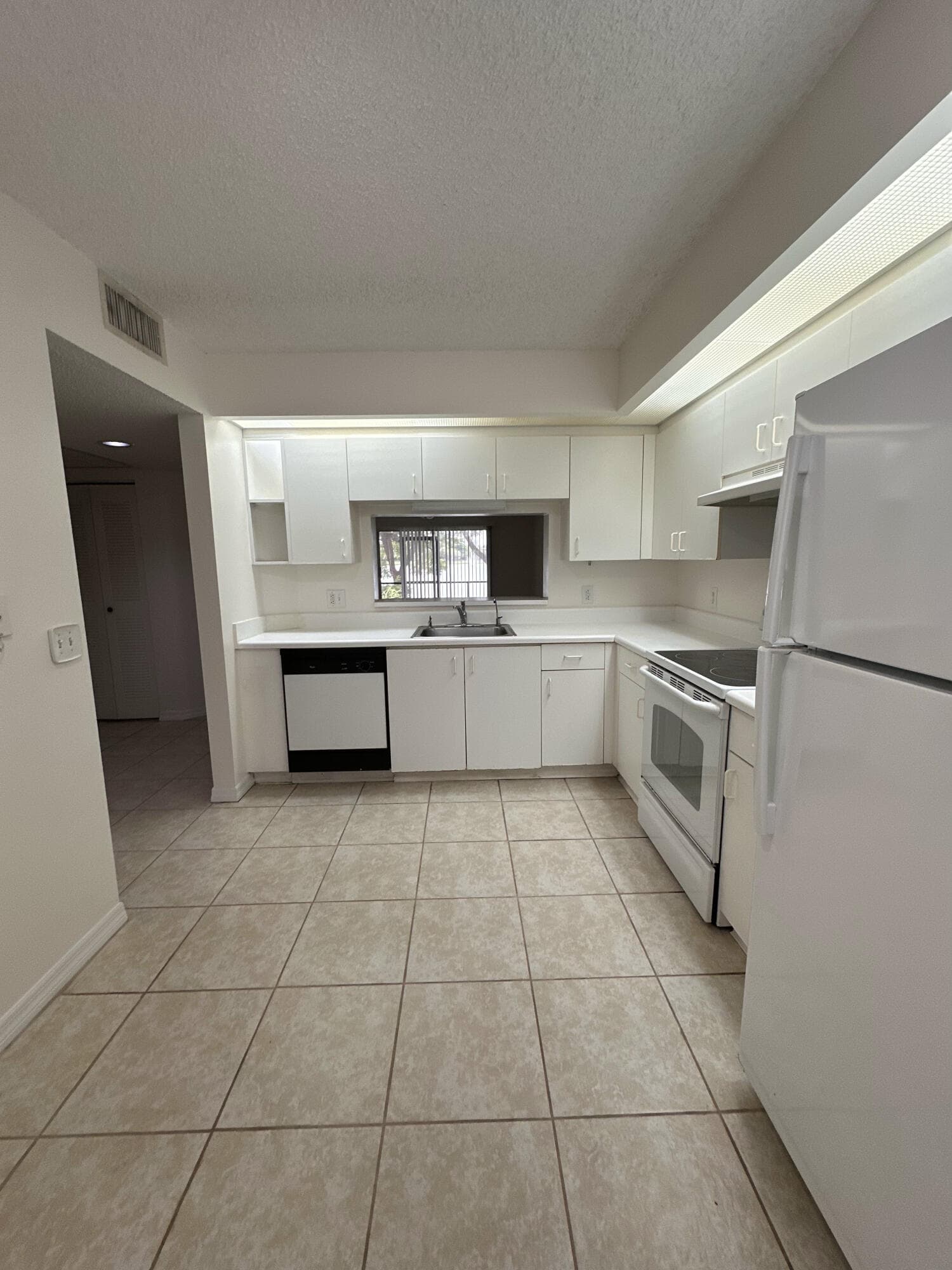 1400 SW 137 Avenue 107f, Pembroke Pines, FL 33027 — photo 8 of 25