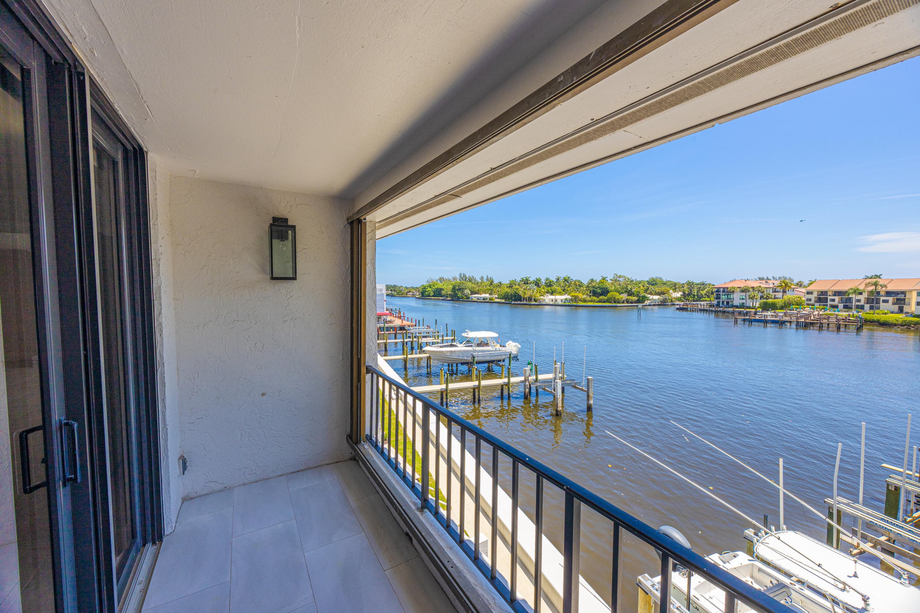801 Palm Trail 9, Delray Beach, FL 33483 — photo 1 of 36