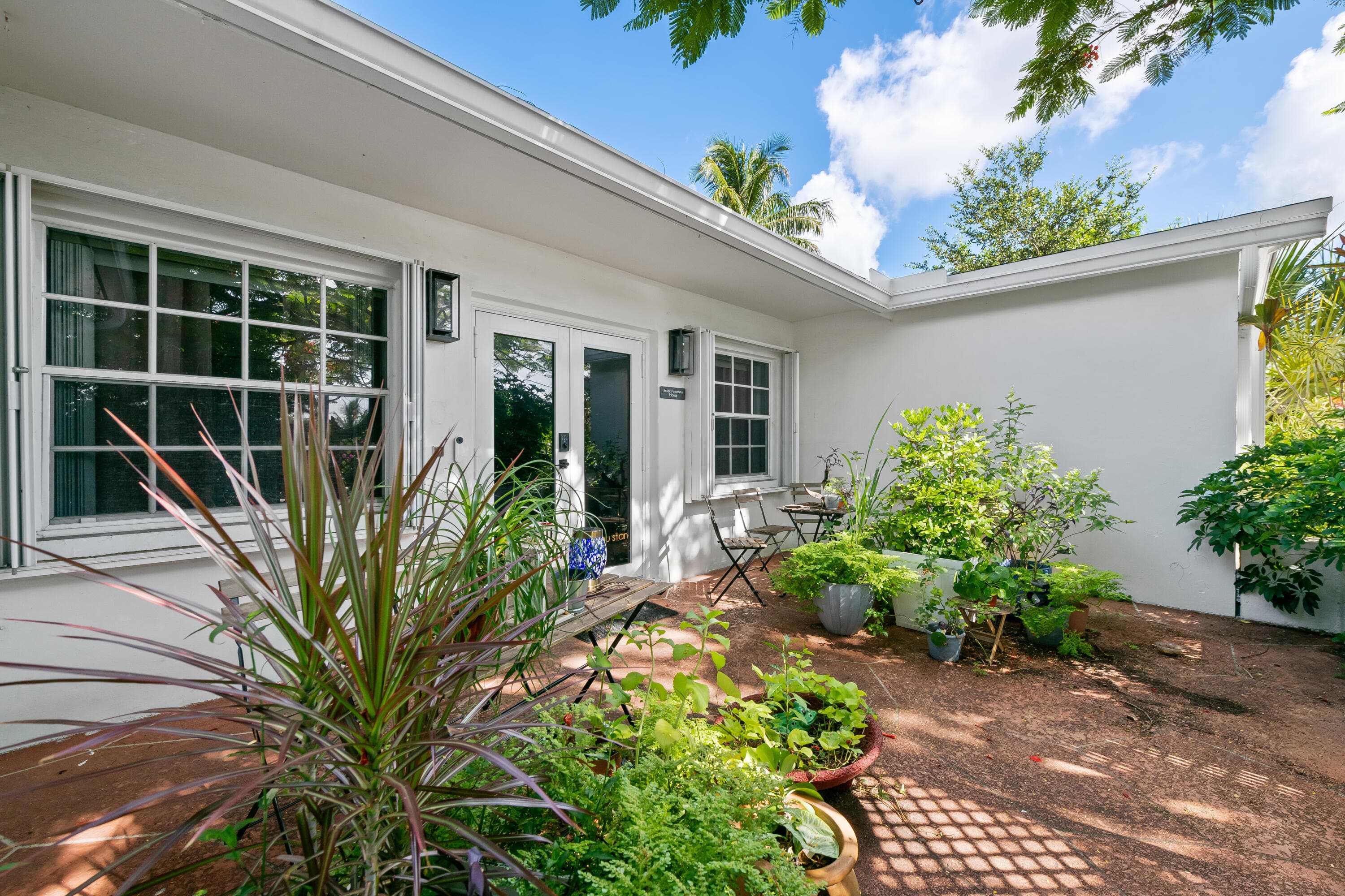 3991 NW 46th Avenue, Lauderdale Lakes, FL 33319 — photo 4 of 35