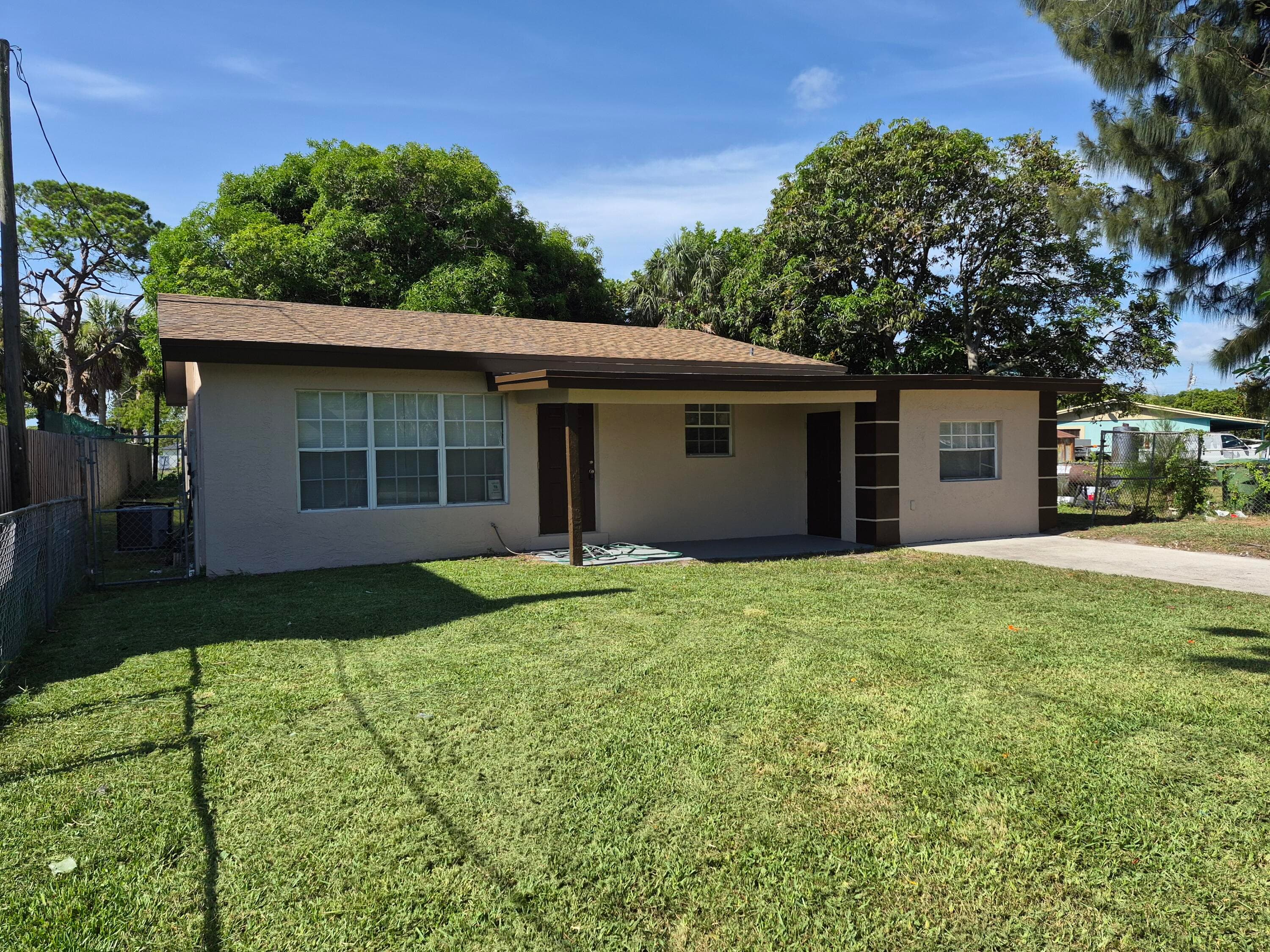 2798 NW 20th Street, Fort Lauderdale, FL 33311 — photo 2 of 3
