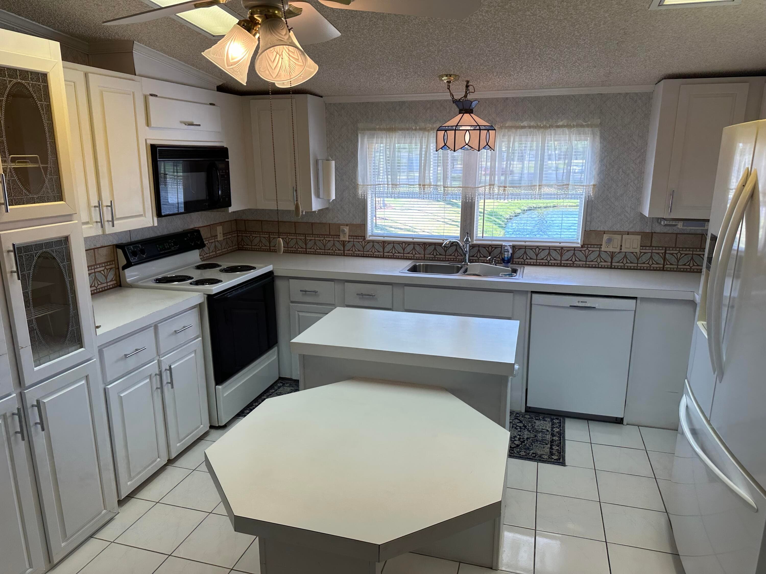 555 Tropical Isles Circle, Fort Pierce, FL 34982 — photo 5 of 23