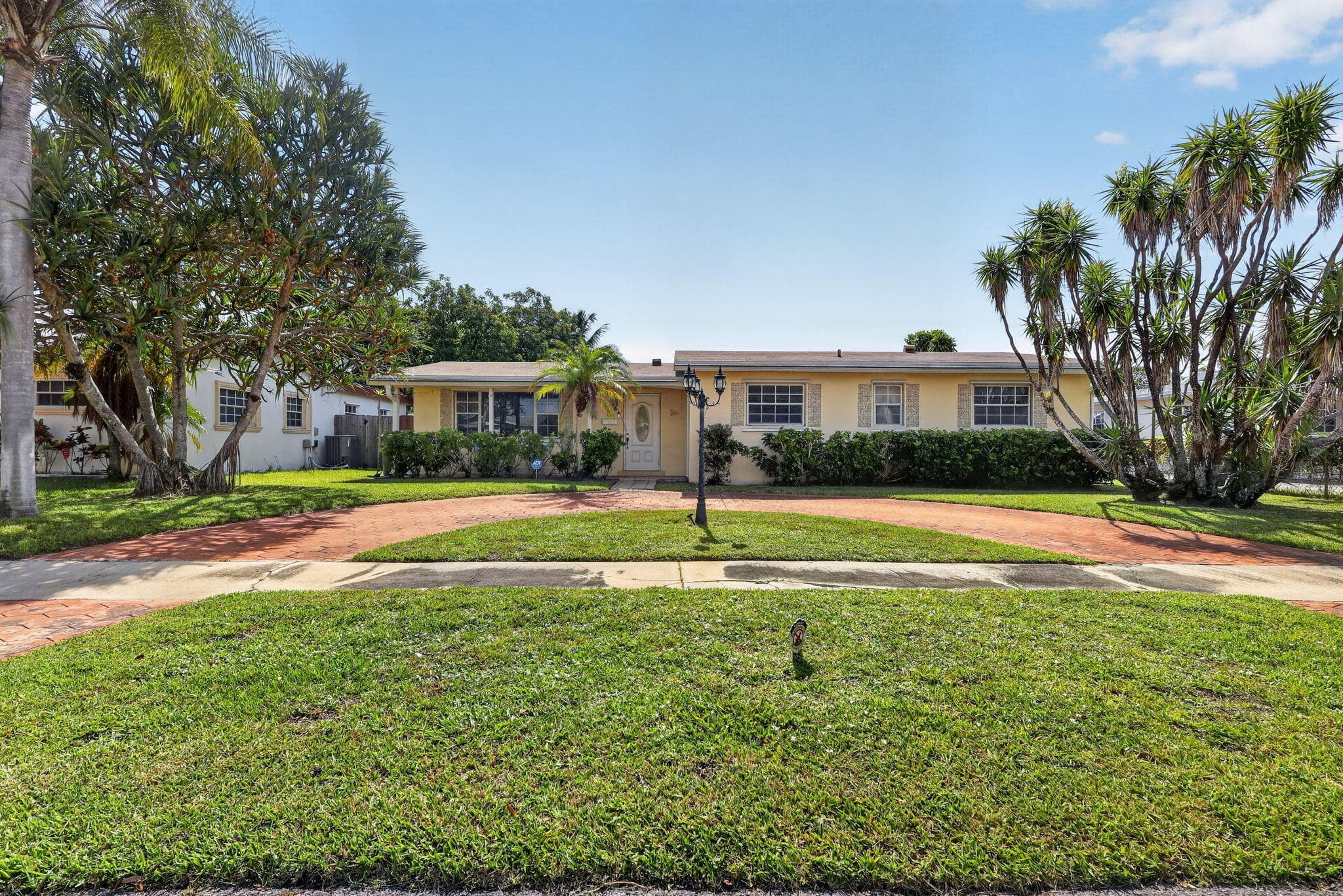 241 N 68th Terrace, Hollywood, FL 33024 — photo 3 of 36