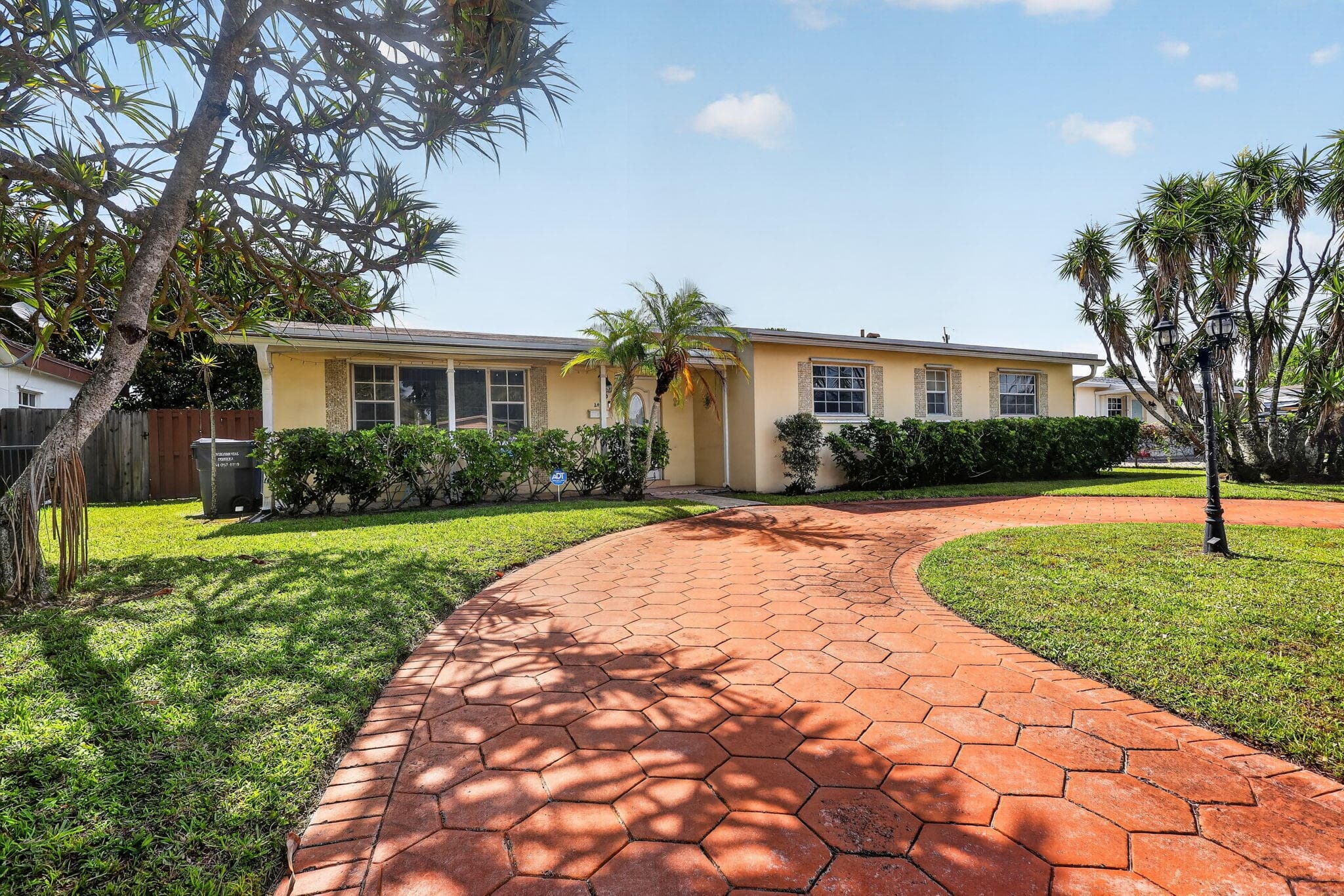 241 N 68th Terrace, Hollywood, FL 33024 — photo 2 of 36