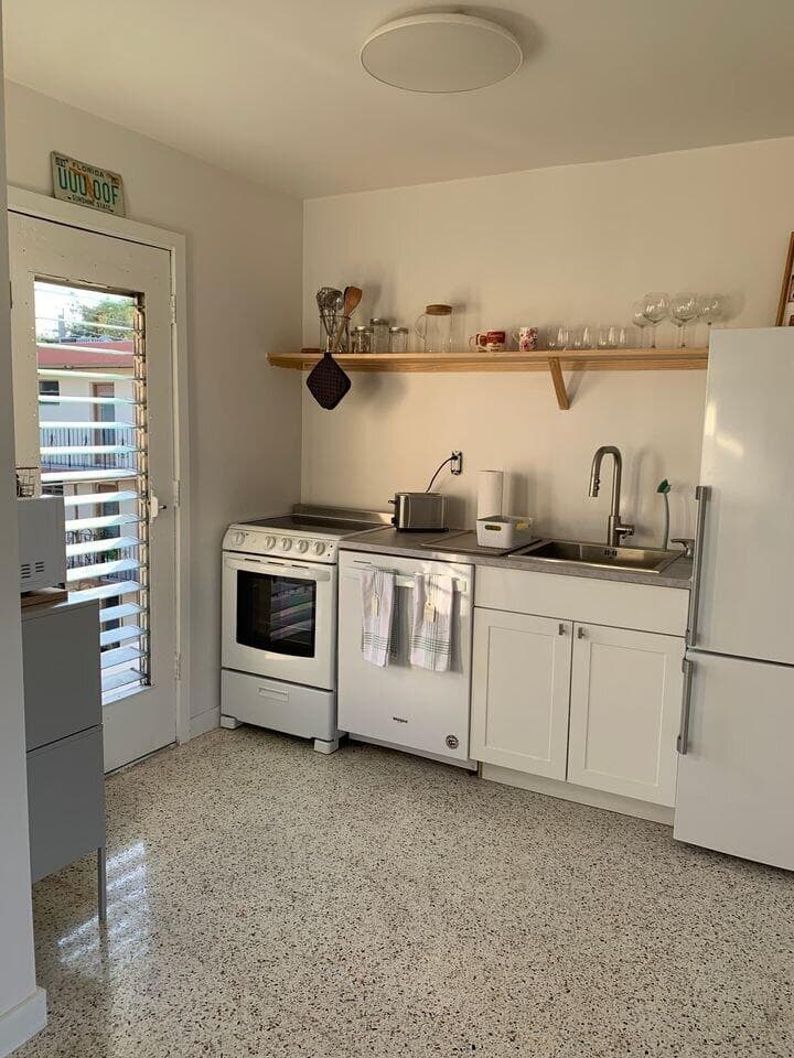 649 SW 9th Street 301, Miami, FL 33130 — photo 4 of 9